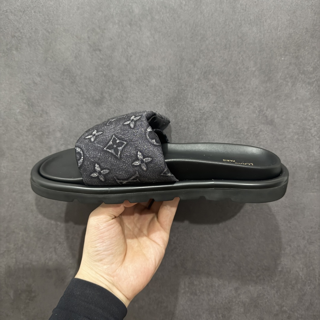 图片[2]-【纯原礼盒版】LOUIS VUITTON 路易威登2024 𝐬𝐬💛春夏最新爆款魔术贴系列 情侣款厚底拖鞋 代购级别稀品上新💫 鞋面：LV进口5D打印花布，牛皮内里 大底：原版开模大底 原版全套礼盒包装 尺码： 35-45 底高4.5cm-选品中心