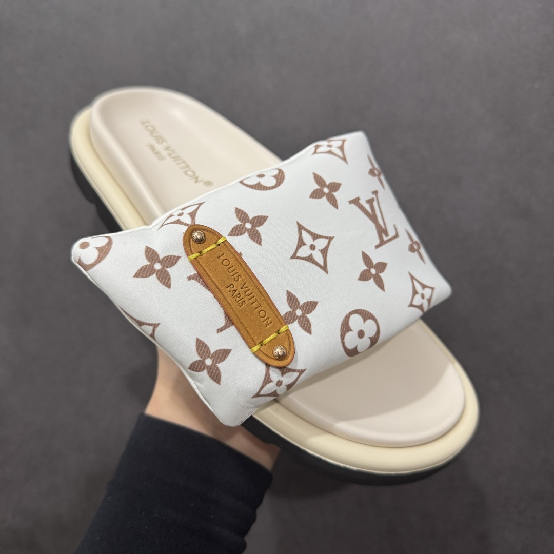 图片[3]-【纯原礼盒版】LOUIS VUITTON 路易威登2024 𝐬𝐬💛春夏最新爆款魔术贴系列 情侣款厚底拖鞋 代购级别稀品上新💫 鞋面：LV进口5D打印花布，牛皮内里 大底：原版开模大底 原版全套礼盒包装 尺码： 35-45 底高4.5cm-选品中心