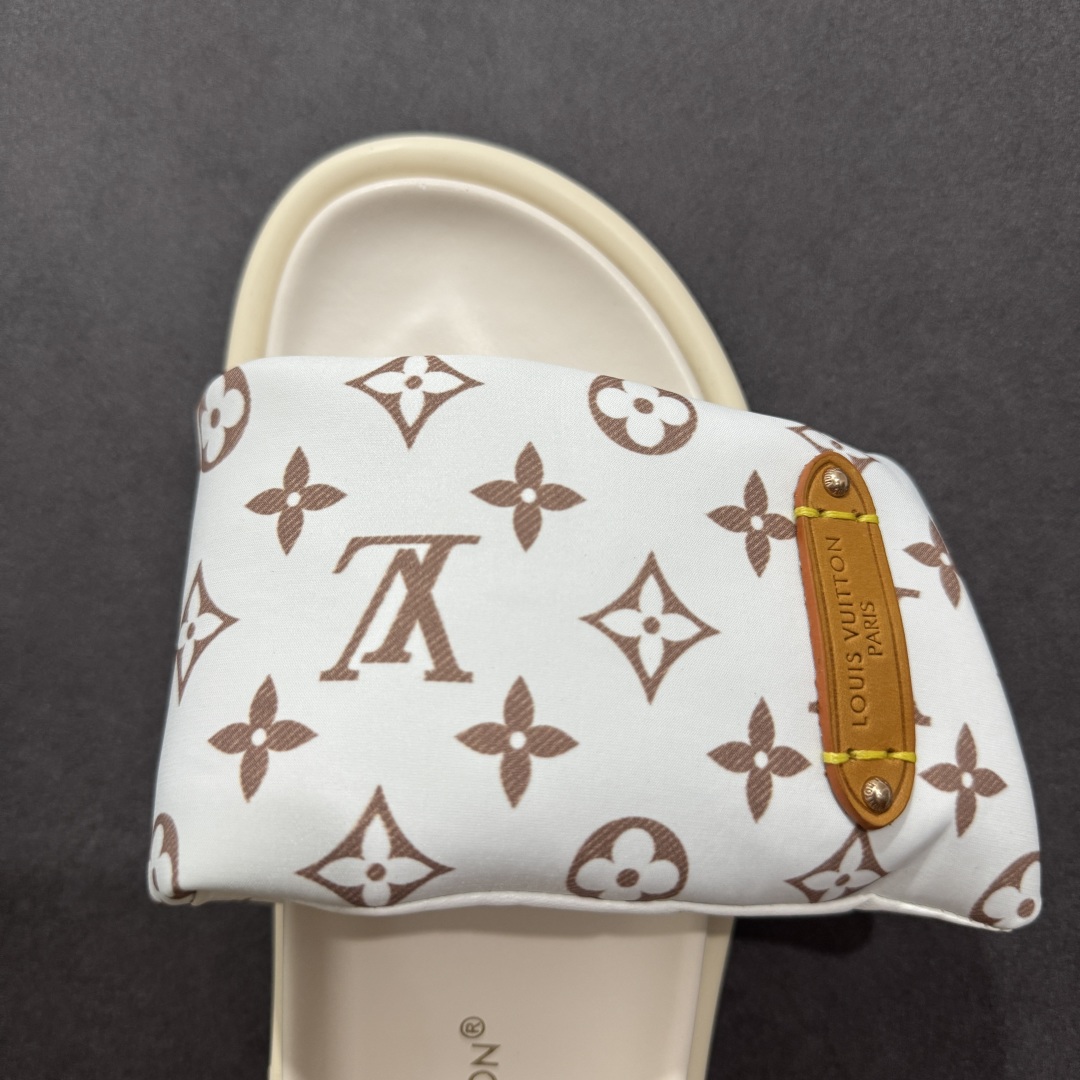 图片[8]-【纯原礼盒版】LOUIS VUITTON 路易威登2024 𝐬𝐬💛春夏最新爆款魔术贴系列 情侣款厚底拖鞋 代购级别稀品上新💫 鞋面：LV进口5D打印花布，牛皮内里 大底：原版开模大底 原版全套礼盒包装 尺码： 35-45 底高4.5cm-选品中心