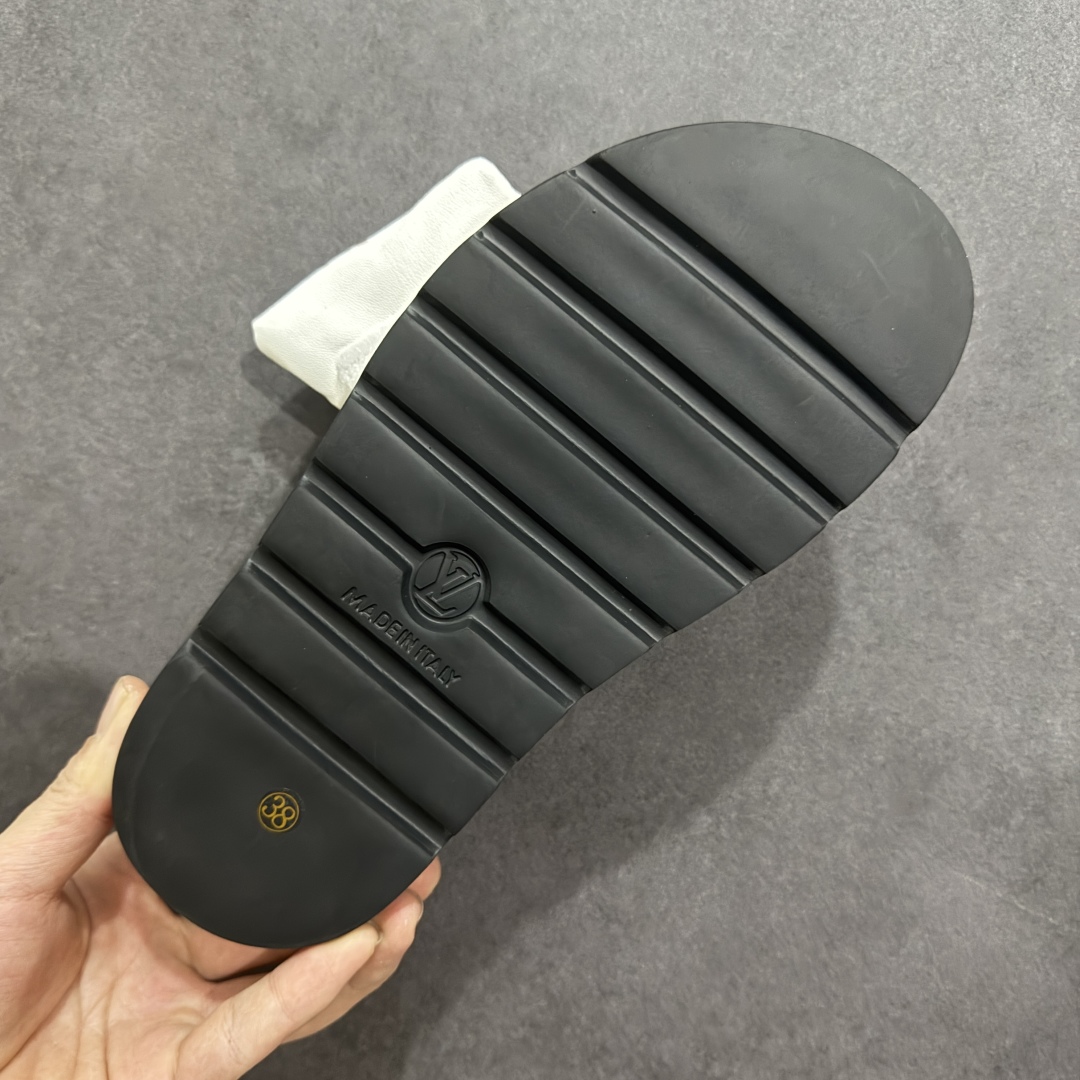 图片[9]-【纯原礼盒版】LOUIS VUITTON 路易威登2024 𝐬𝐬💛春夏最新爆款魔术贴系列 情侣款厚底拖鞋 代购级别稀品上新💫 鞋面：LV进口5D打印花布，牛皮内里 大底：原版开模大底 原版全套礼盒包装 尺码： 35-45 底高4.5cm-选品中心