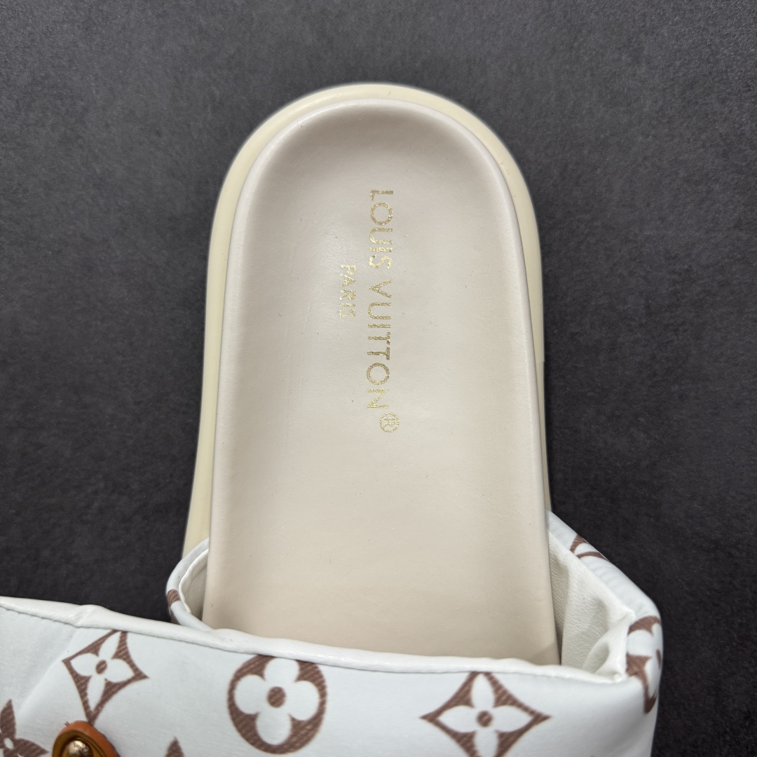 图片[7]-【纯原礼盒版】LOUIS VUITTON 路易威登2024 𝐬𝐬💛春夏最新爆款魔术贴系列 情侣款厚底拖鞋 代购级别稀品上新💫 鞋面：LV进口5D打印花布，牛皮内里 大底：原版开模大底 原版全套礼盒包装 尺码： 35-45 底高4.5cm-选品中心