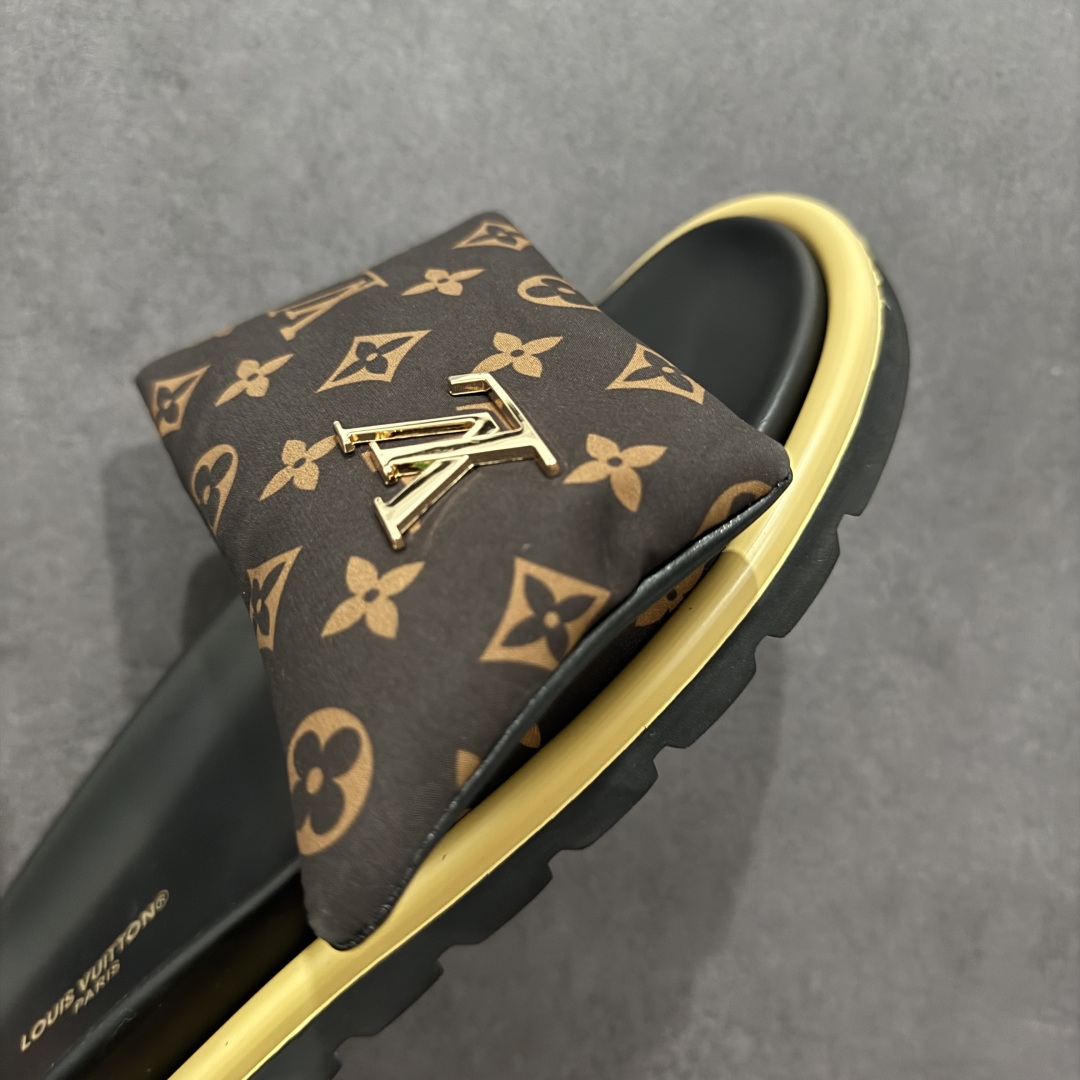 图片[3]-【纯原礼盒版】LOUIS VUITTON 路易威登2024 𝐬𝐬💛春夏最新爆款魔术贴系列 情侣款厚底拖鞋 代购级别稀品上新💫 鞋面：LV进口5D打印花布，牛皮内里 大底：原版开模大底 原版全套礼盒包装 尺码： 35-45 底高4.5cm-选品中心