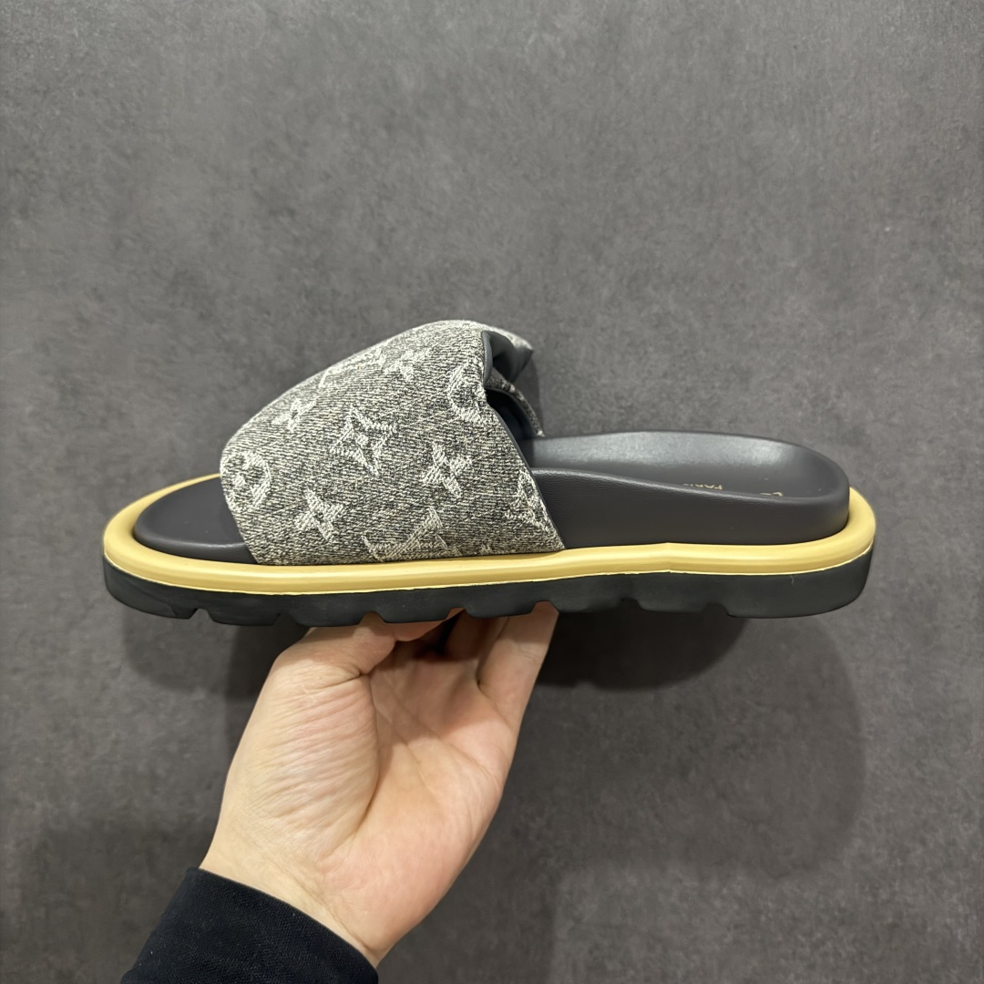 图片[2]-【纯原礼盒版】LOUIS VUITTON 路易威登2024 𝐬𝐬💛春夏最新爆款魔术贴系列 情侣款厚底拖鞋 代购级别稀品上新💫 鞋面：LV进口5D打印花布，牛皮内里 大底：原版开模大底 原版全套礼盒包装 尺码： 35-45 底高4.5cm-选品中心