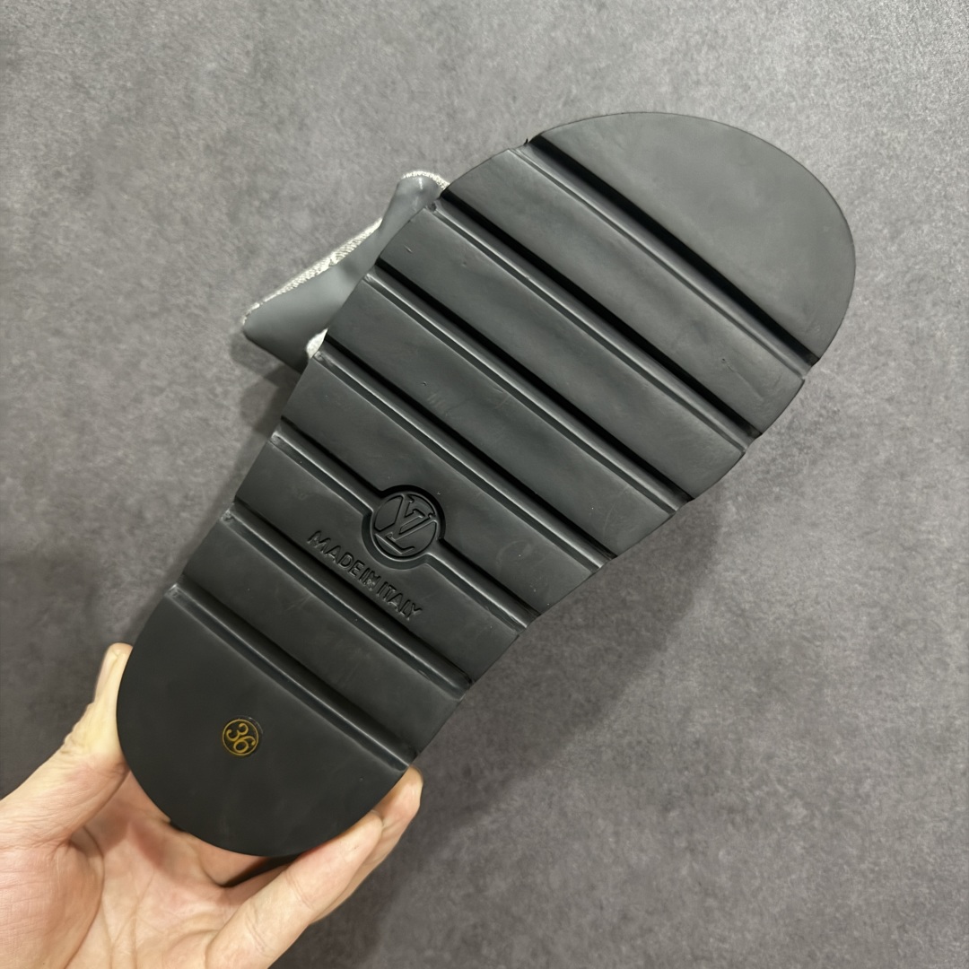 图片[9]-【纯原礼盒版】LOUIS VUITTON 路易威登2024 𝐬𝐬💛春夏最新爆款魔术贴系列 情侣款厚底拖鞋 代购级别稀品上新💫 鞋面：LV进口5D打印花布，牛皮内里 大底：原版开模大底 原版全套礼盒包装 尺码： 35-45 底高4.5cm-选品中心