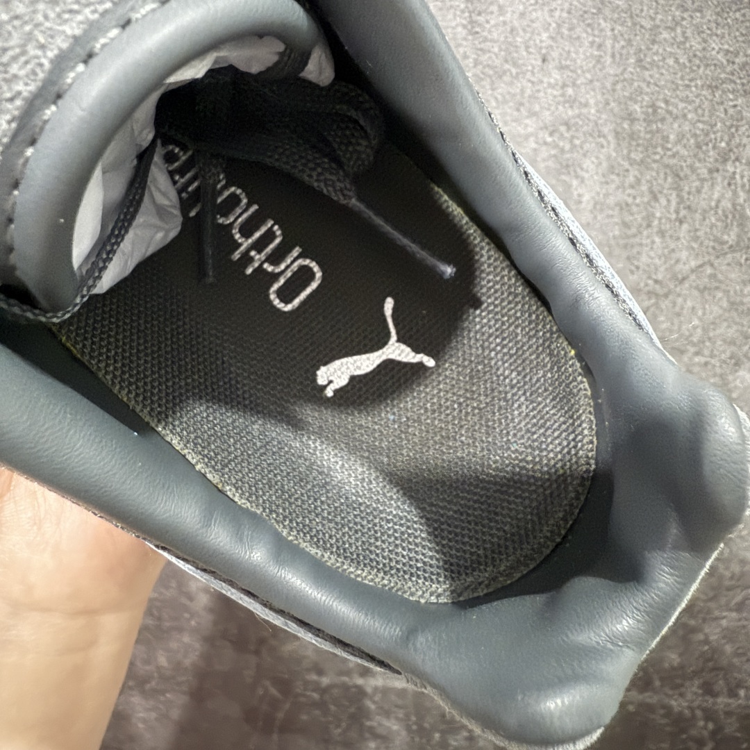 图片[5]-【Top纯原版】彪马PUMA Speedcat Archive Speed Cat系列美拉德风 舒适百搭 防滑耐磨 低帮 生活休闲鞋 男女同款 灰色 403902-03 目前市场最优版本 无论是版型 细节 烫金走线 完全碾压市场任意版本 欢迎对比🆚 工厂耗时3个月开发 原装档案原数据纸版楦型 采用固色翻毛皮鞋面材质(正确二次成型\’猛帮\’成型工艺🆚区别市面版本!!) 外置原数据开发轻量耐磨橡胶大底💪🏻 全球知名运动品牌PUMA宝马赛车系列 融合了宝马车队的标志性配色 以趣味十足又前卫复古的设计引领潮流 将赛道精神融入街头时尚 开启前卫竞速之旅 主打前卫复古风 Roma鞋款的鞋侧以复古的流线造型 缀以宝马经典Logo 巧妙吸睛 而Speedcat鞋款以亮眼三色条纹元素缀以舒适鞋面 赋予了独特的个性美学 演绎赛车的无尽能量 尺码：36-45-选品中心