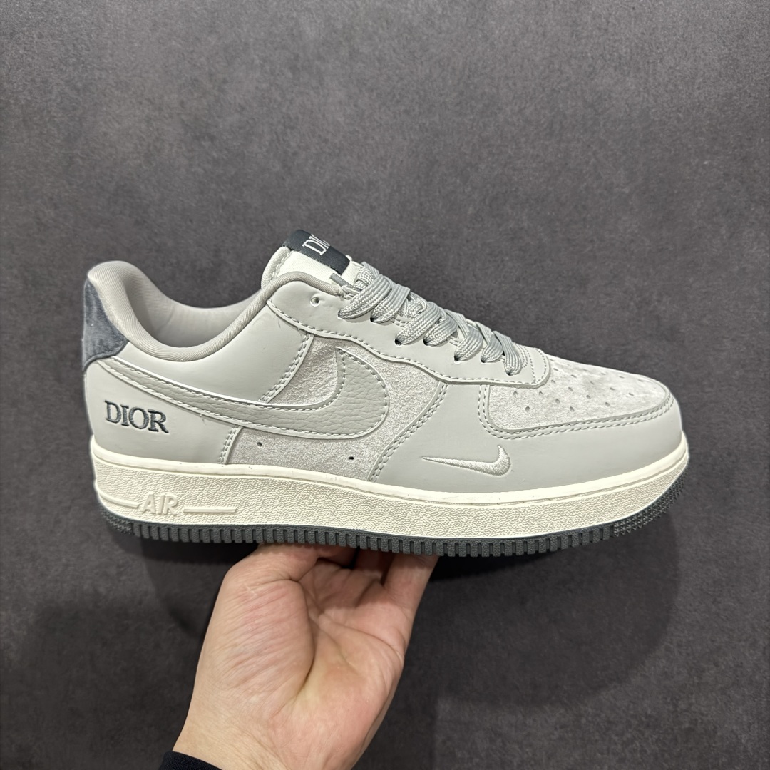  
【定制版】Nike Air Force 1 Low 07 x DIOR 灰白小钩
原楦头原纸板 打造