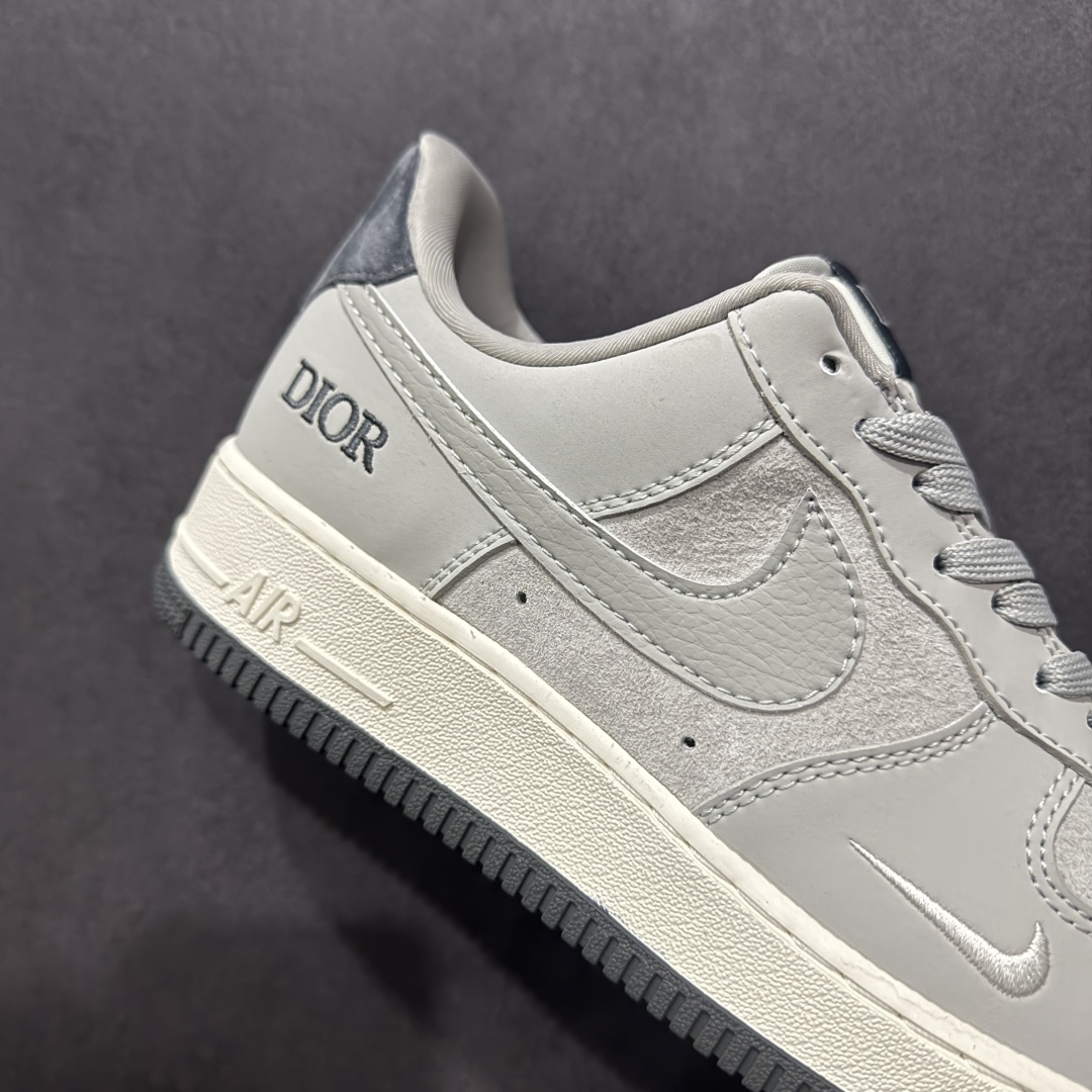  
【定制版】Nike Air Force 1 Low 07 x DIOR 灰白小钩
原楦头原纸板 打造