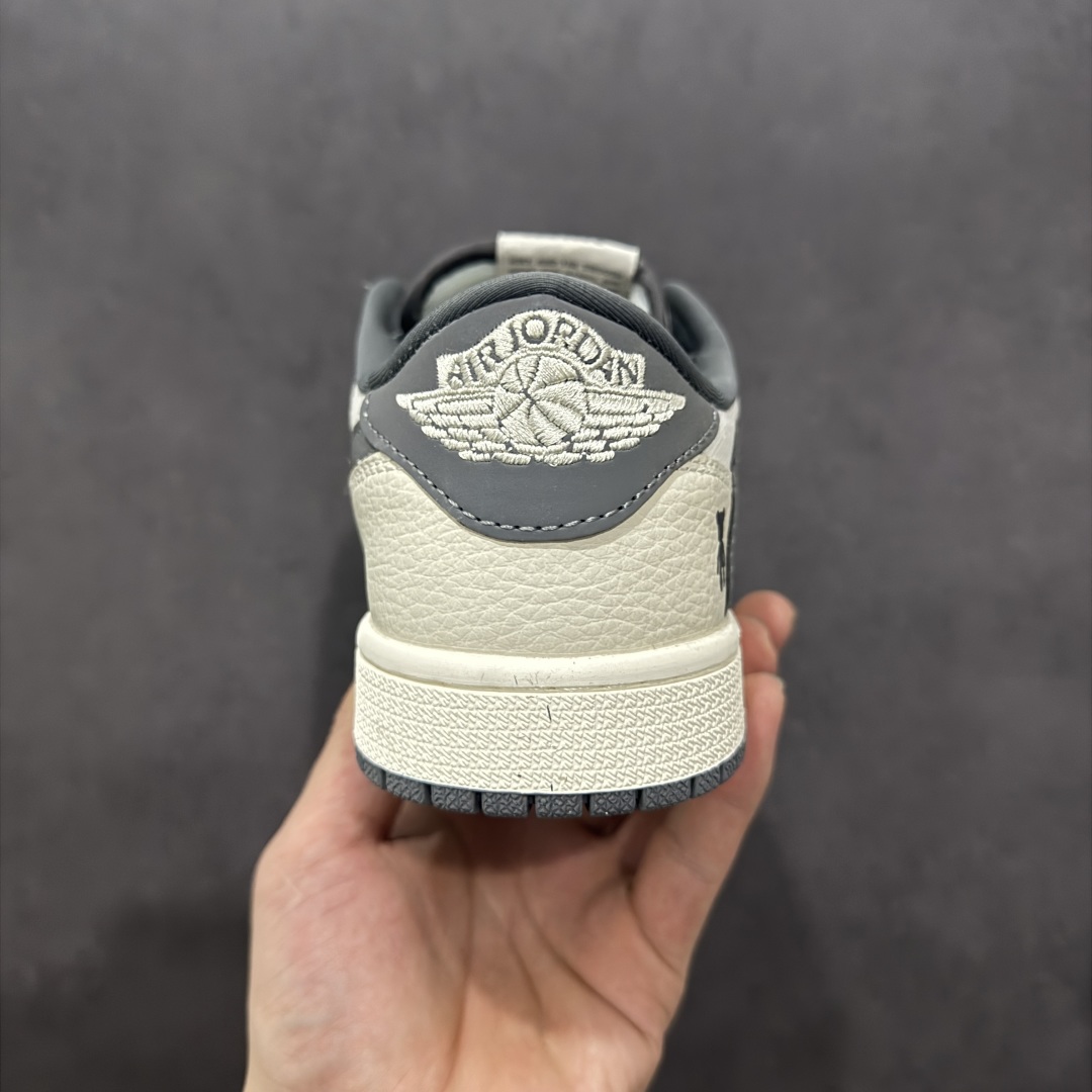 280  【定制版】Travis Scott x Fragment Design x Air Jordan 1 Low OG SP AJ1 乔1 暴力熊联名 米灰亚麻 低帮文化休闲板鞋  XS2024-005