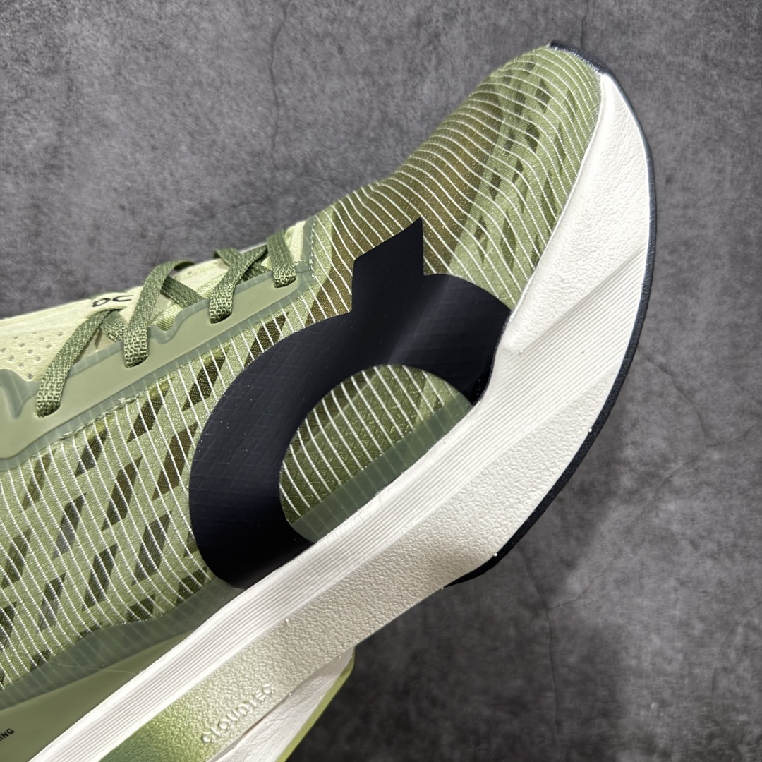 图片[6]-【公司级】On昂跑 Cloudboom Strike Prism 舒适百搭防滑耐磨 低帮 马拉松跑步鞋 On昂跑 Cloudsurfer上演中底“变形计” ，打破传统格局缔造柔软脚感。 On昂跑对于值友来说已经是个相对熟悉的品牌了，旗下的经典款Cloud X兼具稳健敏捷、功能多面，轻量脚感和灵活反馈等优点，是健身爱好者最喜欢的鞋履产品之一。2022年首发的超厚底怪兽跑鞋Cloudmonster，加载最大的Cloudtec模块，柔软的缓震和强力的回弹体验，也让他一战成名，进入大体重运动爱好者和与大众跑者的入门跑鞋心选名单。 尺码：36-45-选品中心