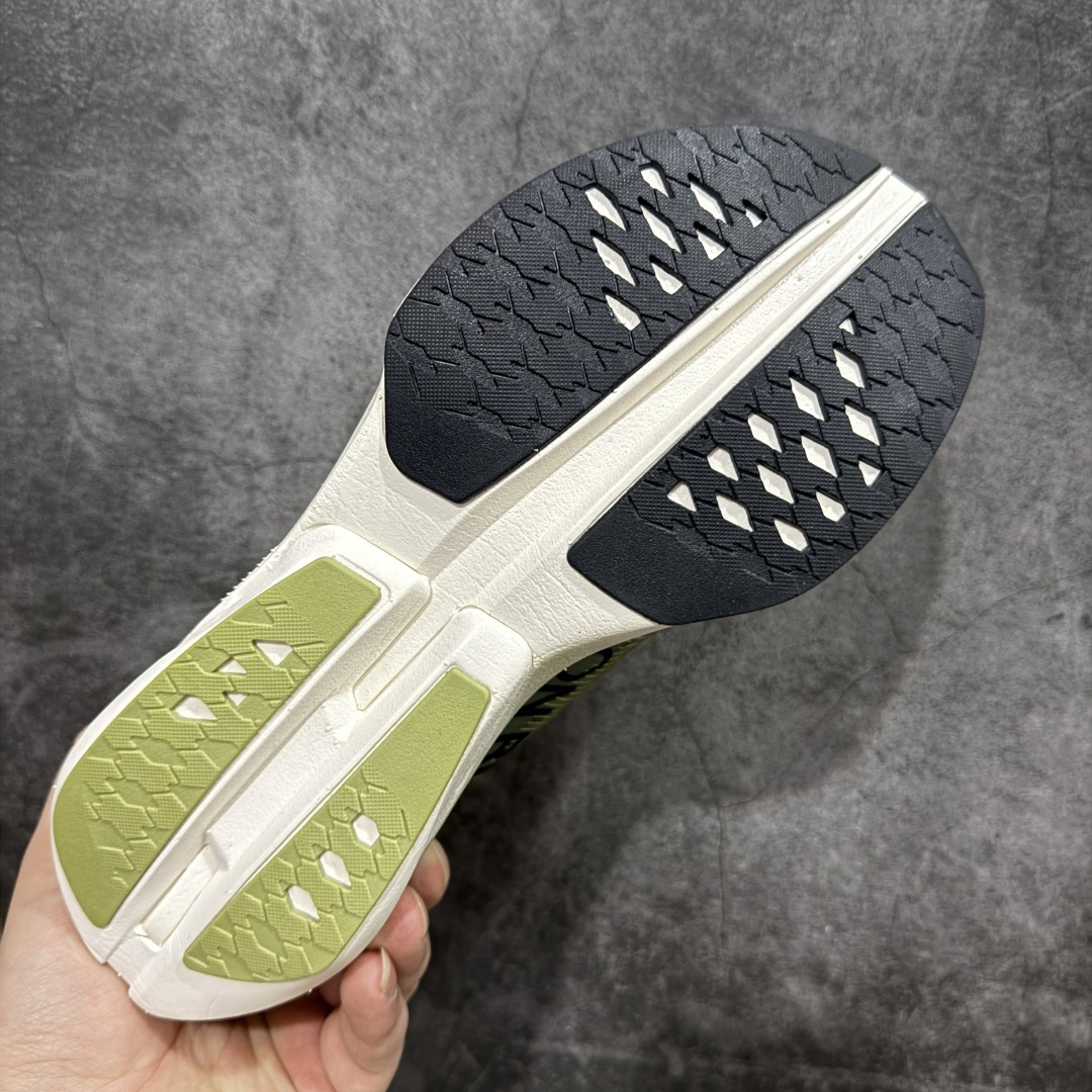 图片[9]-【公司级】On昂跑 Cloudboom Strike Prism 舒适百搭防滑耐磨 低帮 马拉松跑步鞋 On昂跑 Cloudsurfer上演中底“变形计” ，打破传统格局缔造柔软脚感。 On昂跑对于值友来说已经是个相对熟悉的品牌了，旗下的经典款Cloud X兼具稳健敏捷、功能多面，轻量脚感和灵活反馈等优点，是健身爱好者最喜欢的鞋履产品之一。2022年首发的超厚底怪兽跑鞋Cloudmonster，加载最大的Cloudtec模块，柔软的缓震和强力的回弹体验，也让他一战成名，进入大体重运动爱好者和与大众跑者的入门跑鞋心选名单。 尺码：36-45-选品中心