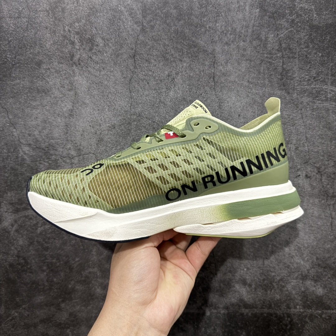 图片[2]-【公司级】On昂跑 Cloudboom Strike Prism 舒适百搭防滑耐磨 低帮 马拉松跑步鞋 On昂跑 Cloudsurfer上演中底“变形计” ，打破传统格局缔造柔软脚感。 On昂跑对于值友来说已经是个相对熟悉的品牌了，旗下的经典款Cloud X兼具稳健敏捷、功能多面，轻量脚感和灵活反馈等优点，是健身爱好者最喜欢的鞋履产品之一。2022年首发的超厚底怪兽跑鞋Cloudmonster，加载最大的Cloudtec模块，柔软的缓震和强力的回弹体验，也让他一战成名，进入大体重运动爱好者和与大众跑者的入门跑鞋心选名单。 尺码：36-45-选品中心