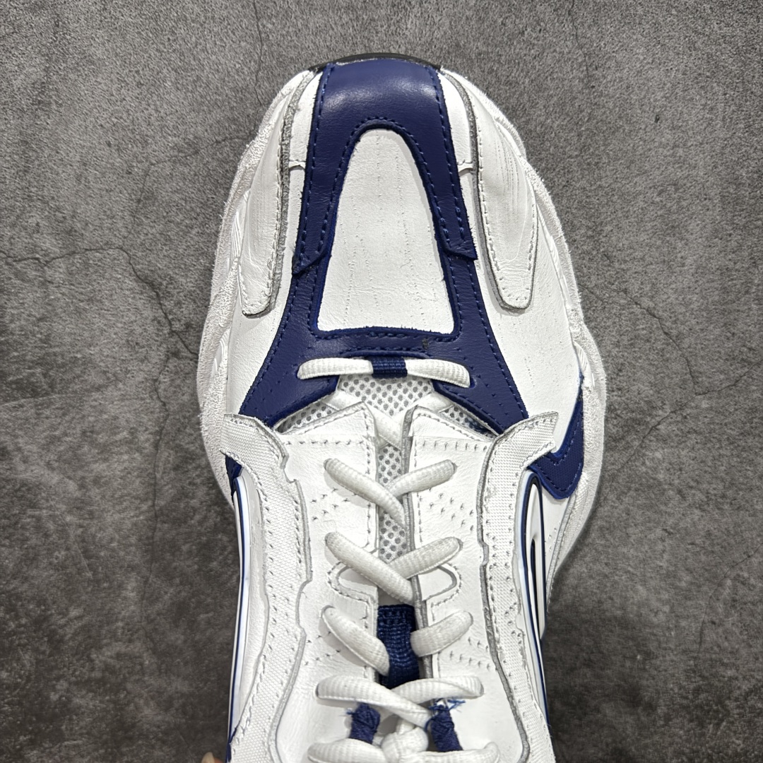  
【纯原】最新外贸批次 Balenciaga巴黎世家16代 MONDAY 白色

其前卫的设计、夸张的