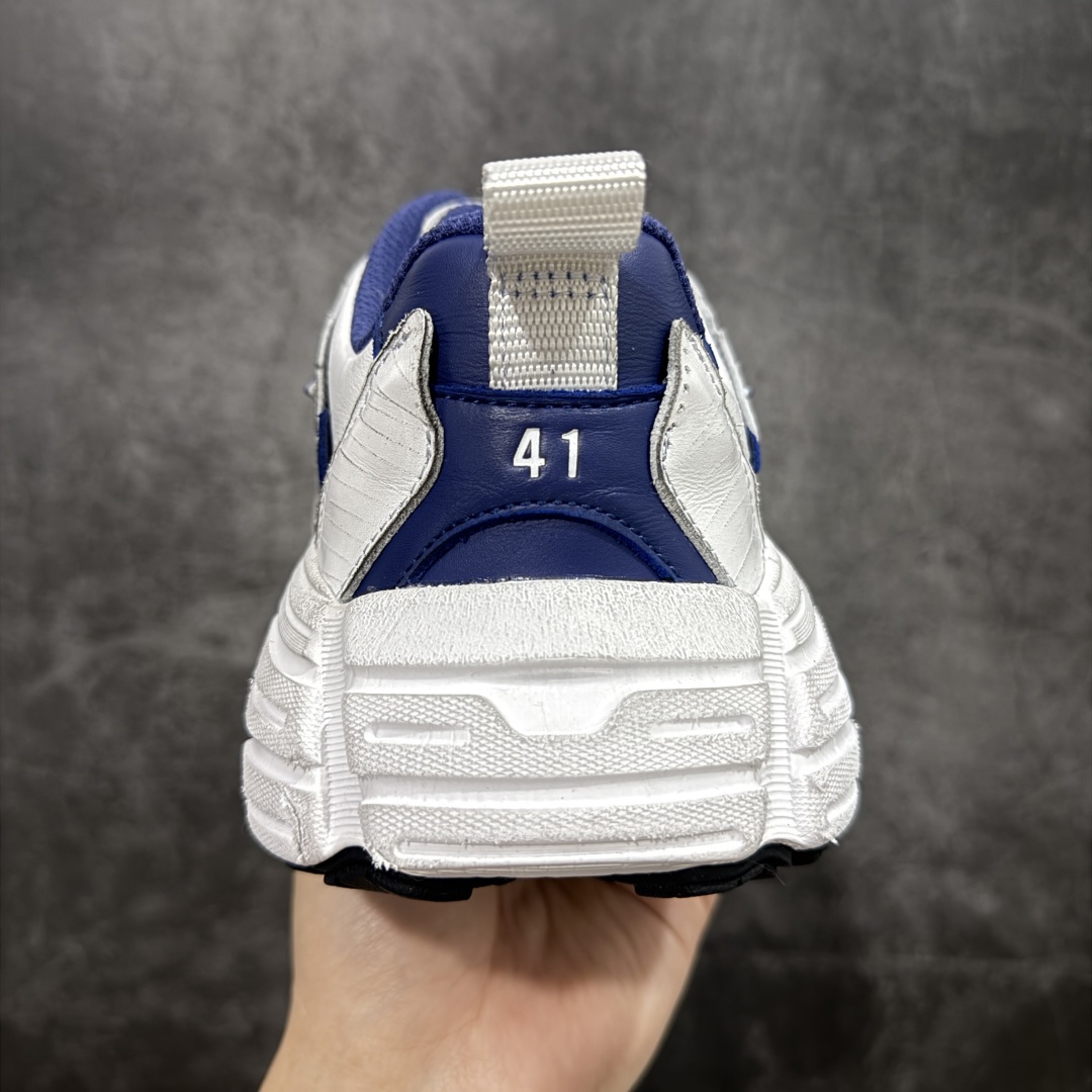  
【纯原】最新外贸批次 Balenciaga巴黎世家16代 MONDAY 白色

其前卫的设计、夸张的