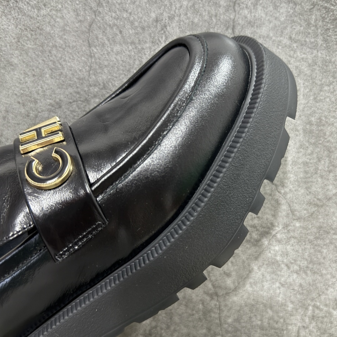 【LW纯原】 Chanel的Shiny Calfskin Logo乐福鞋
女生最受青睐的乐福鞋
因其