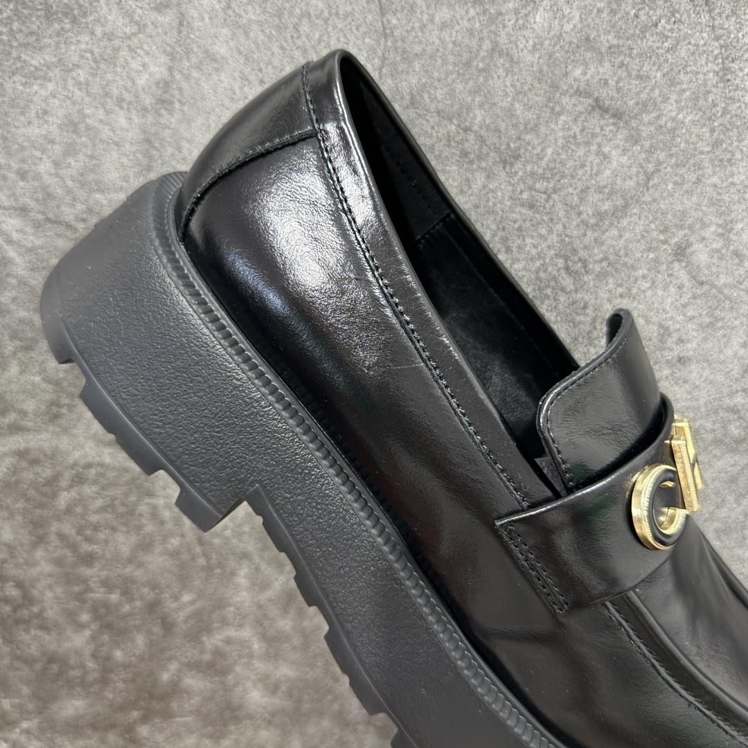 【LW纯原】 Chanel的Shiny Calfskin Logo乐福鞋
女生最受青睐的乐福鞋
因其