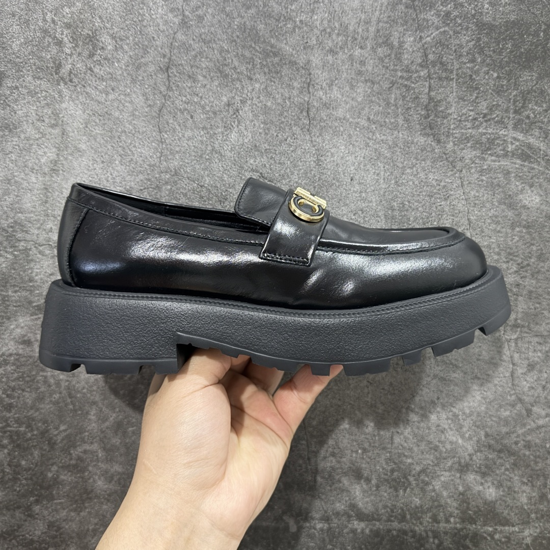 【LW纯原】 Chanel的Shiny Calfskin Logo乐福鞋
女生最受青睐的乐福鞋
因其