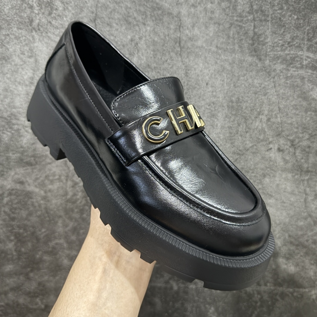 【LW纯原】 Chanel的Shiny Calfskin Logo乐福鞋
女生最受青睐的乐福鞋
因其