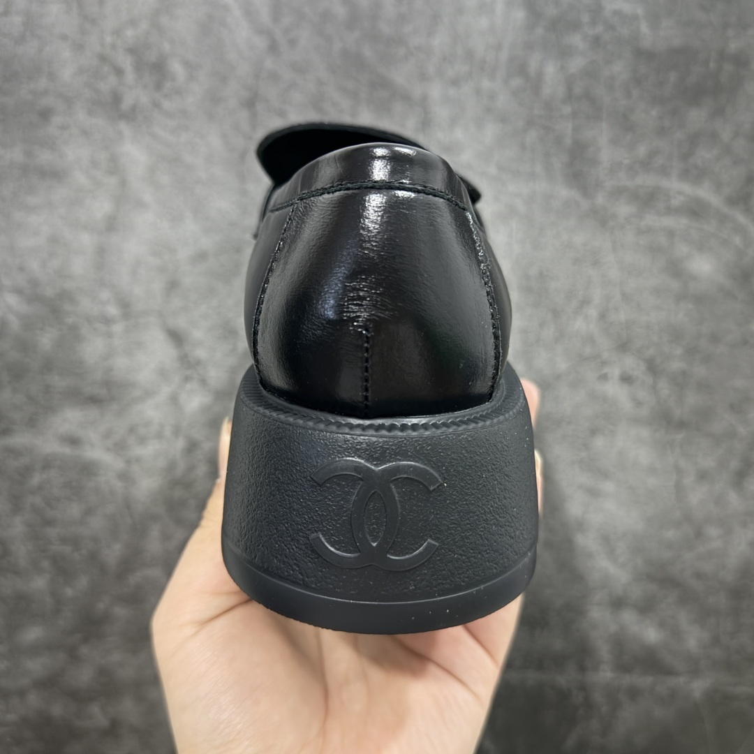【LW纯原】 Chanel的Shiny Calfskin Logo乐福鞋
女生最受青睐的乐福鞋
因其