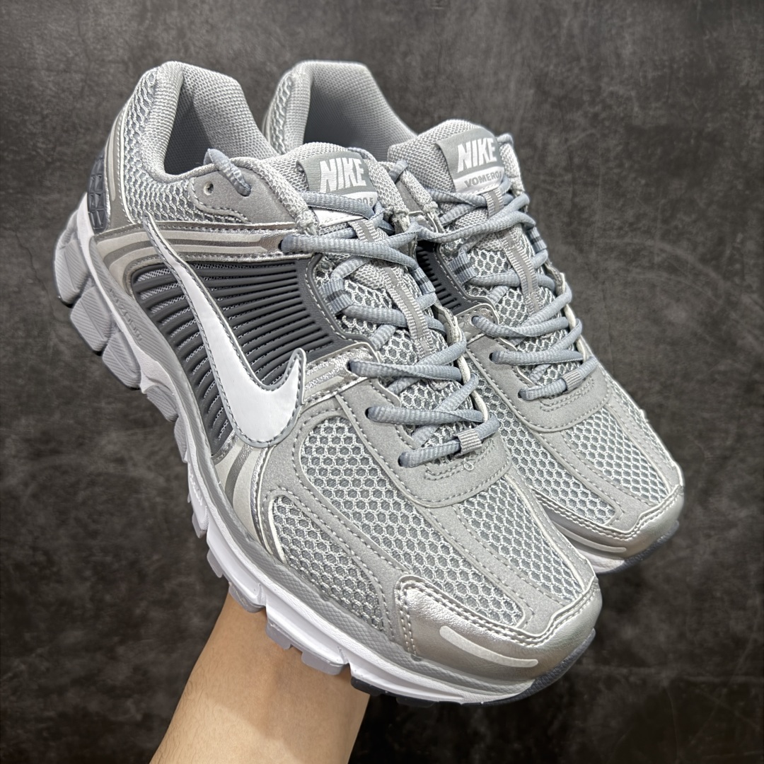 【Mok纯原】NK Zoom Vomero 5 佛莫罗5代系列经典复古运动慢跑鞋 灰色 FJ4151-003 市售最强天花板‼️ 前后掌均有气垫加持 市场唯一正品的色卡 高频 组合大底的顶级产物！ 原装档案原数据纸版楦型 采用正确色卡 合成革饰片组合双层网眼布鞋面材质 升级正确后跟TPU加固#耐弯折热塑框架支撑鞋身 正确4层组织中底搭载EVA轻量缓震(中底带有Zoom气垫加持 区别市面版本!!)#嵌入双层革新物料鞋垫,外置防滑耐磨橡胶底片 复古气质十足❗️ 尺码：35.5-46-选品中心