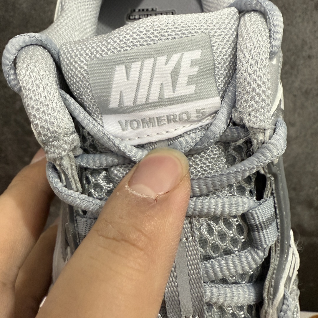 图片[6]-【Mok纯原】NK Zoom Vomero 5 佛莫罗5代系列经典复古运动慢跑鞋 灰色 FJ4151-003 市售最强天花板‼️ 前后掌均有气垫加持 市场唯一正品的色卡 高频 组合大底的顶级产物！ 原装档案原数据纸版楦型 采用正确色卡 合成革饰片组合双层网眼布鞋面材质 升级正确后跟TPU加固#耐弯折热塑框架支撑鞋身 正确4层组织中底搭载EVA轻量缓震(中底带有Zoom气垫加持 区别市面版本!!)#嵌入双层革新物料鞋垫,外置防滑耐磨橡胶底片 复古气质十足❗️ 尺码：35.5-46-选品中心