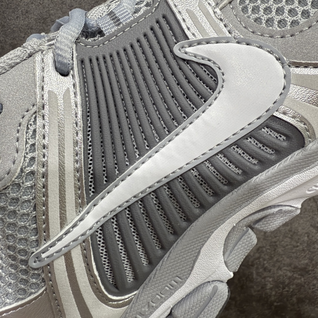 图片[4]-【Mok纯原】NK Zoom Vomero 5 佛莫罗5代系列经典复古运动慢跑鞋 灰色 FJ4151-003 市售最强天花板‼️ 前后掌均有气垫加持 市场唯一正品的色卡 高频 组合大底的顶级产物！ 原装档案原数据纸版楦型 采用正确色卡 合成革饰片组合双层网眼布鞋面材质 升级正确后跟TPU加固#耐弯折热塑框架支撑鞋身 正确4层组织中底搭载EVA轻量缓震(中底带有Zoom气垫加持 区别市面版本!!)#嵌入双层革新物料鞋垫,外置防滑耐磨橡胶底片 复古气质十足❗️ 尺码：35.5-46-选品中心