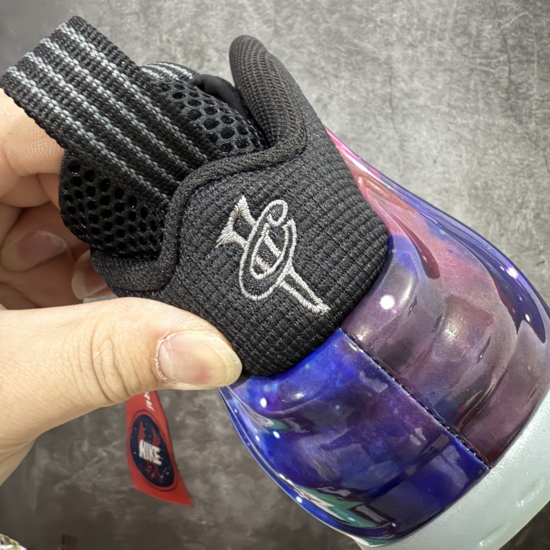 图片[2]-【莞产纯原】NK Air Foamposite One 市售最强品质 莞产顶级品质 银河复刻喷 2025 喷泡 FQ4303-400 内置Zoom气垫 鞋型发泡360度无死角 中底完美注胶 原厂碳纤维加持 尺码：40 40.5 41 42 42.5 43 44 44.5 45 46 全码出货-选品中心
