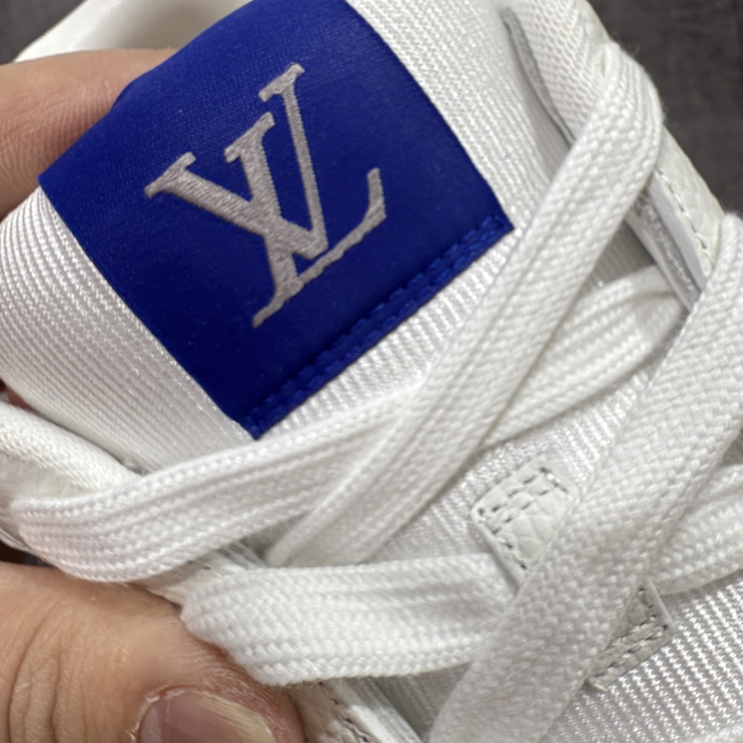 图片[5]-【广东纯原版本】Louis Vuitton LV 2025 最新Classic系列 真正原版开发 市面唯一 一家材质正确版本 原版购入开发 欢迎对比🆚。这款Classic 运动鞋于 2025 秋冬男士系列初次亮相，以光滑牛皮革塑造考究设计，可轻松融入各式造型。瞩目 LV 字母标注鞋侧，轻盈橡胶外底点缀 Vuitton 标识，材料使用原版定制进口头层牛皮 内里使用原版进口透气网里 原版开模橡胶发泡材质大底 内增高4CM 尺码： 35 36 37 38 39 40 41 42 43 44 45 46-选品中心