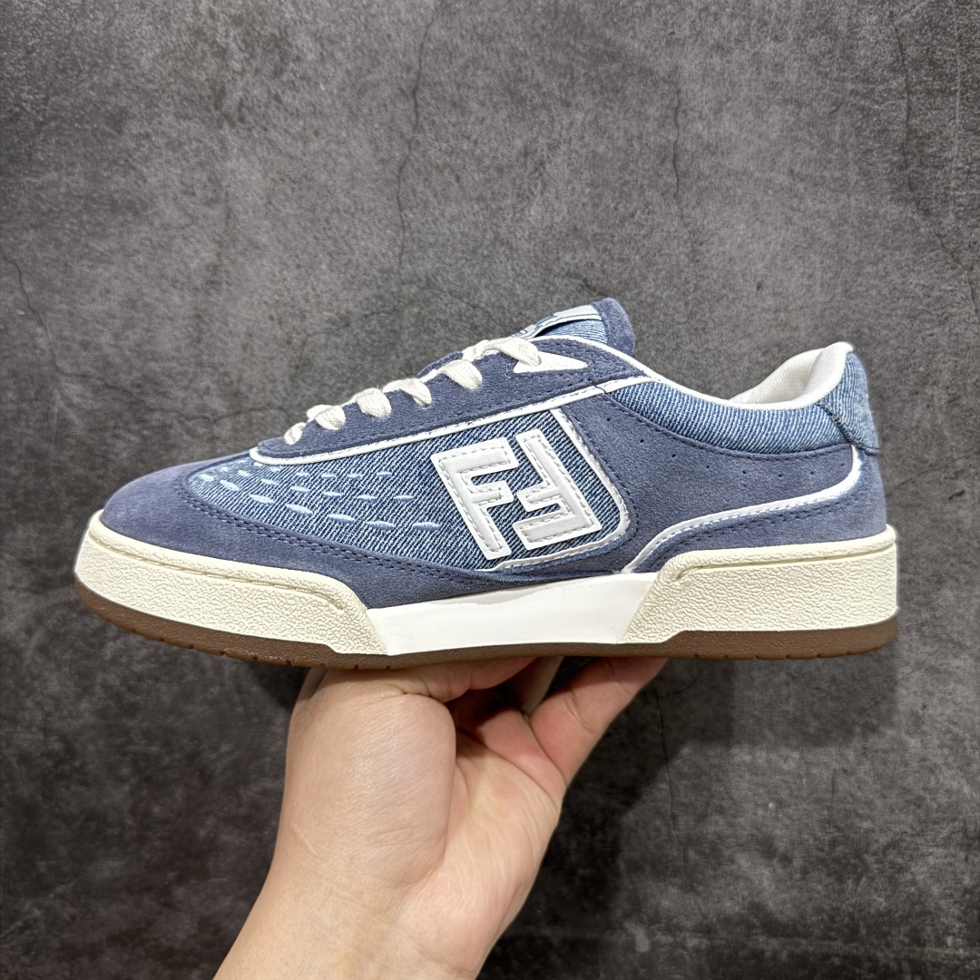 图片[2]-【广东纯原版本】Fendi芬迪match系列 情侣款 休闲运动板鞋原版购入开发 做货 这款FENDI Match系带运动鞋。鞋面饰有小穿孔 白色皮革材质 带米色绒面材质细节 抹茶绿皮革FF贴花 橡胶鞋底 侧面带FENDI字样配合送专柜精美包装 原版定制进口头层牛皮进口定制透气网里 原版开模TPU双色组合底 底厚 3CM 尺码 39 40 41 42 43 44 45 46-选品中心
