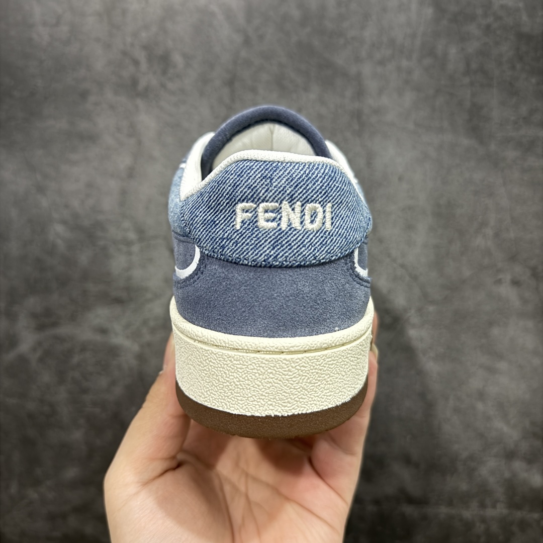 图片[4]-【广东纯原版本】Fendi芬迪match系列 情侣款 休闲运动板鞋原版购入开发 做货 这款FENDI Match系带运动鞋。鞋面饰有小穿孔 白色皮革材质 带米色绒面材质细节 抹茶绿皮革FF贴花 橡胶鞋底 侧面带FENDI字样配合送专柜精美包装 原版定制进口头层牛皮进口定制透气网里 原版开模TPU双色组合底 底厚 3CM 尺码 39 40 41 42 43 44 45 46-选品中心