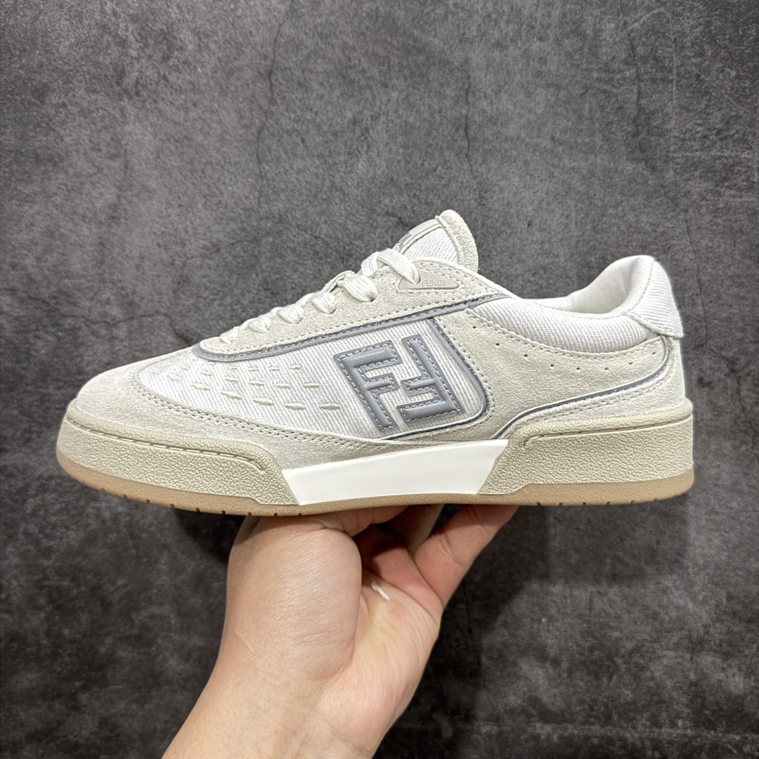 图片[2]-【广东纯原版本】Fendi芬迪match系列 情侣款 休闲运动板鞋原版购入开发 做货 这款FENDI Match系带运动鞋。鞋面饰有小穿孔 白色皮革材质 带米色绒面材质细节 抹茶绿皮革FF贴花 橡胶鞋底 侧面带FENDI字样配合送专柜精美包装 原版定制进口头层牛皮进口定制透气网里 原版开模TPU双色组合底 底厚 3CM 尺码 39 40 41 42 43 44 45 46-选品中心