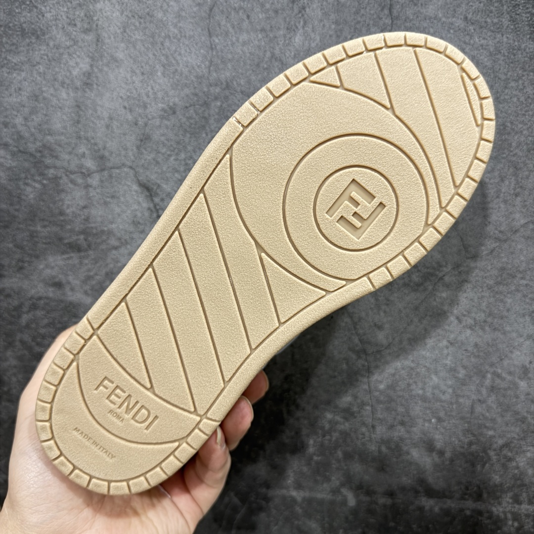 图片[9]-【广东纯原版本】Fendi芬迪match系列 情侣款 休闲运动板鞋原版购入开发 做货 这款FENDI Match系带运动鞋。鞋面饰有小穿孔 白色皮革材质 带米色绒面材质细节 抹茶绿皮革FF贴花 橡胶鞋底 侧面带FENDI字样配合送专柜精美包装 原版定制进口头层牛皮进口定制透气网里 原版开模TPU双色组合底 底厚 3CM 尺码 39 40 41 42 43 44 45 46-选品中心