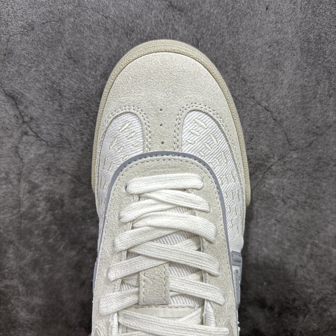 图片[5]-【广东纯原版本】Fendi芬迪match系列 情侣款 休闲运动板鞋原版购入开发 做货 这款FENDI Match系带运动鞋。鞋面饰有小穿孔 白色皮革材质 带米色绒面材质细节 抹茶绿皮革FF贴花 橡胶鞋底 侧面带FENDI字样配合送专柜精美包装 原版定制进口头层牛皮进口定制透气网里 原版开模TPU双色组合底 底厚 3CM 尺码 39 40 41 42 43 44 45 46-选品中心