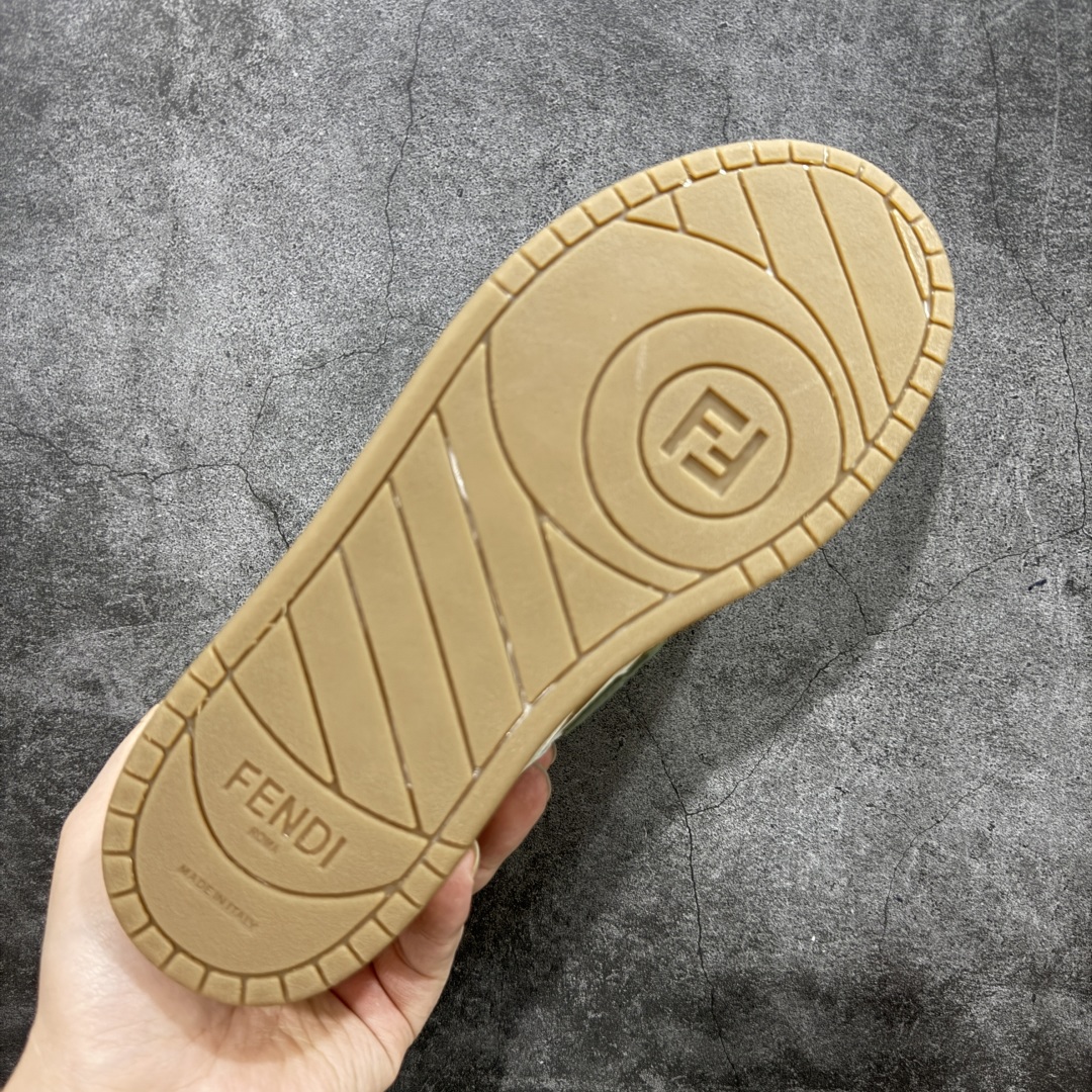 图片[9]-【广东纯原版本】Fendi芬迪match系列 情侣款 休闲运动板鞋原版购入开发 做货 这款FENDI Match系带运动鞋。鞋面饰有小穿孔 白色皮革材质 带米色绒面材质细节 抹茶绿皮革FF贴花 橡胶鞋底 侧面带FENDI字样配合送专柜精美包装 原版定制进口头层牛皮进口定制透气网里 原版开模TPU双色组合底 底厚 3CM 尺码 39 40 41 42 43 44 45 46-选品中心