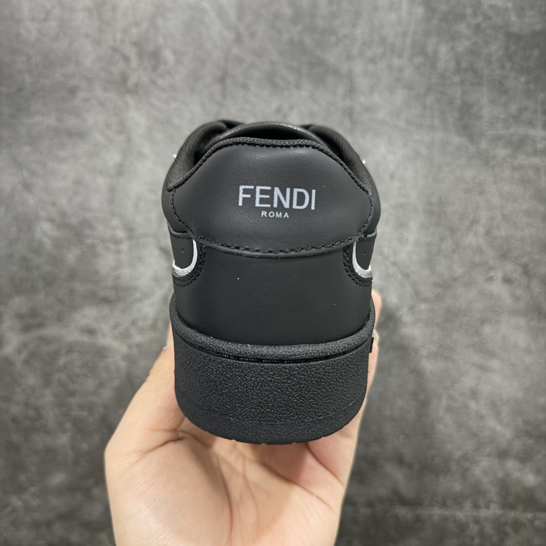 图片[4]-【广东纯原版本】Fendi芬迪match系列 情侣款 休闲运动板鞋原版购入开发 做货 这款FENDI Match系带运动鞋。鞋面饰有小穿孔 白色皮革材质 带米色绒面材质细节 抹茶绿皮革FF贴花 橡胶鞋底 侧面带FENDI字样配合送专柜精美包装 原版定制进口头层牛皮进口定制透气网里 原版开模TPU双色组合底 底厚 3CM 尺码 39 40 41 42 43 44 45 46-选品中心