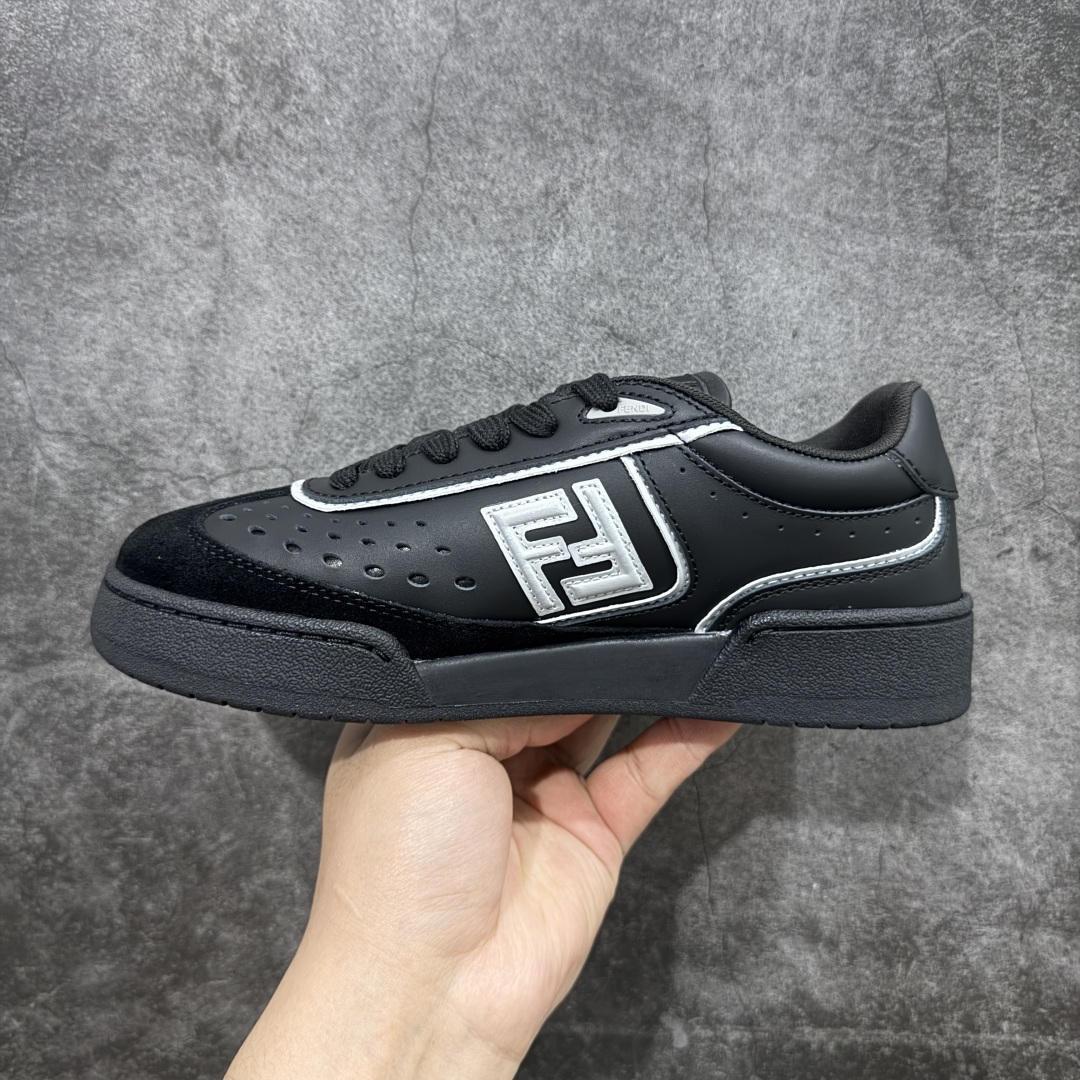 图片[2]-【广东纯原版本】Fendi芬迪match系列 情侣款 休闲运动板鞋原版购入开发 做货 这款FENDI Match系带运动鞋。鞋面饰有小穿孔 白色皮革材质 带米色绒面材质细节 抹茶绿皮革FF贴花 橡胶鞋底 侧面带FENDI字样配合送专柜精美包装 原版定制进口头层牛皮进口定制透气网里 原版开模TPU双色组合底 底厚 3CM 尺码 39 40 41 42 43 44 45 46-选品中心