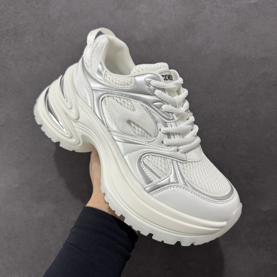 图片[3]-【公司级】GG-CC 银角大王7cm厚底增高休闲运动老爹鞋系列 #广东大厂出品 7CM厚底增高 星河粒子 银白色 银角大王 完美细节 25ss春季新款厚底增高 大长腿 时髦look轻松定格 不费力展现率性氛围 高档银盒 酷帅机能风不规则设计大底 拼色造型设计 轻便舒适百搭 GGCC银白配色好温柔 三层组合月牙底 柔软有弹性的月牙底和增加舒适度显腿长的7cm增高 长时间走路和站立都不累脚舒适度和少女感 厚底增高 不管怎么搭都好看~ 尺码： 35 36 37 38 39 40-选品中心