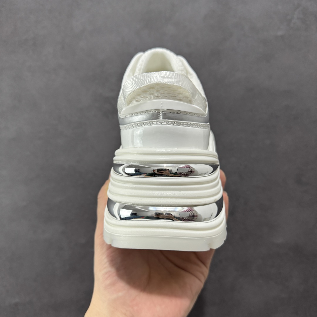 图片[4]-【公司级】GG-CC 银角大王7cm厚底增高休闲运动老爹鞋系列 #广东大厂出品 7CM厚底增高 星河粒子 银白色 银角大王 完美细节 25ss春季新款厚底增高 大长腿 时髦look轻松定格 不费力展现率性氛围 高档银盒 酷帅机能风不规则设计大底 拼色造型设计 轻便舒适百搭 GGCC银白配色好温柔 三层组合月牙底 柔软有弹性的月牙底和增加舒适度显腿长的7cm增高 长时间走路和站立都不累脚舒适度和少女感 厚底增高 不管怎么搭都好看~ 尺码： 35 36 37 38 39 40-选品中心