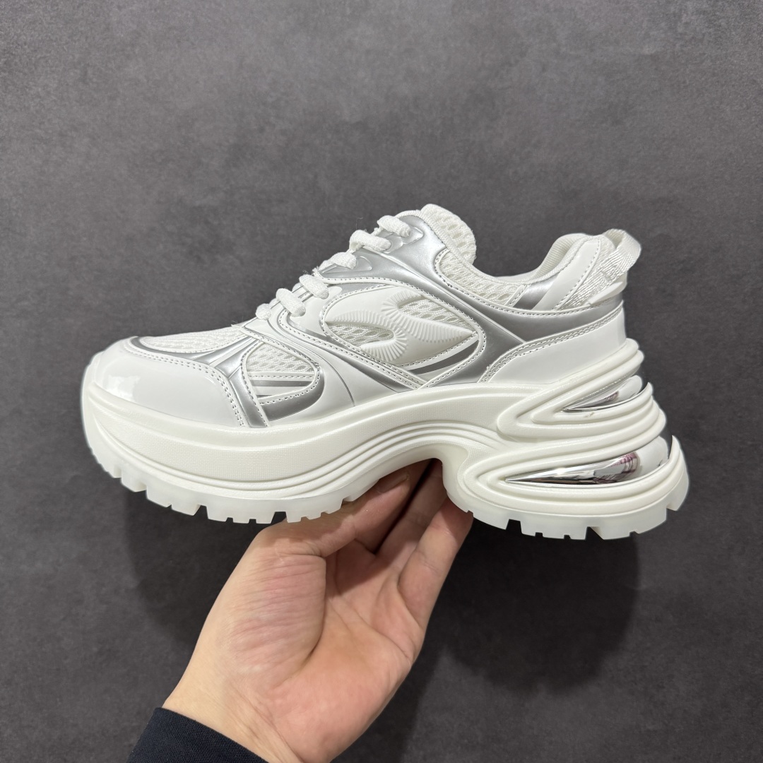 图片[2]-【公司级】GG-CC 银角大王7cm厚底增高休闲运动老爹鞋系列 #广东大厂出品 7CM厚底增高 星河粒子 银白色 银角大王 完美细节 25ss春季新款厚底增高 大长腿 时髦look轻松定格 不费力展现率性氛围 高档银盒 酷帅机能风不规则设计大底 拼色造型设计 轻便舒适百搭 GGCC银白配色好温柔 三层组合月牙底 柔软有弹性的月牙底和增加舒适度显腿长的7cm增高 长时间走路和站立都不累脚舒适度和少女感 厚底增高 不管怎么搭都好看~ 尺码： 35 36 37 38 39 40-选品中心