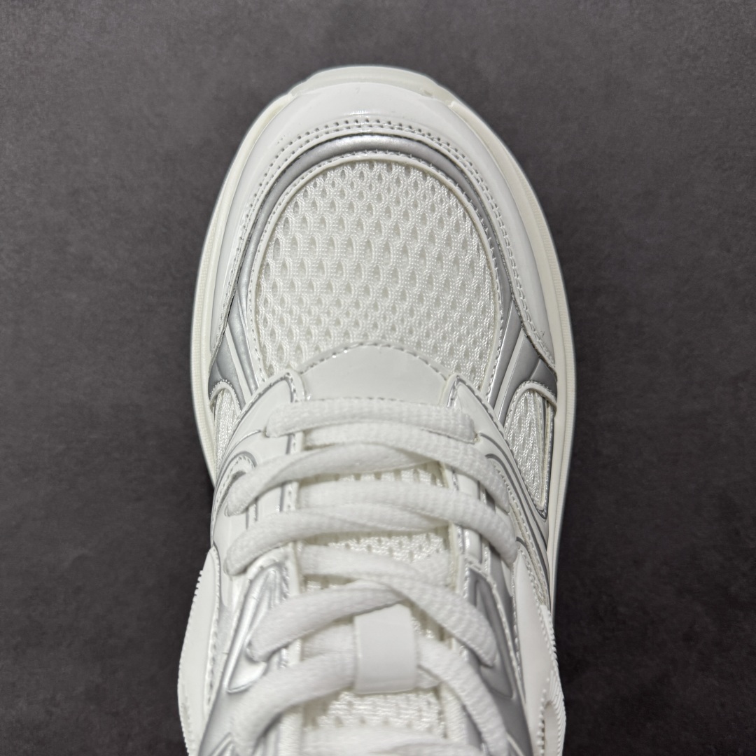 图片[8]-【公司级】GG-CC 银角大王7cm厚底增高休闲运动老爹鞋系列 #广东大厂出品 7CM厚底增高 星河粒子 银白色 银角大王 完美细节 25ss春季新款厚底增高 大长腿 时髦look轻松定格 不费力展现率性氛围 高档银盒 酷帅机能风不规则设计大底 拼色造型设计 轻便舒适百搭 GGCC银白配色好温柔 三层组合月牙底 柔软有弹性的月牙底和增加舒适度显腿长的7cm增高 长时间走路和站立都不累脚舒适度和少女感 厚底增高 不管怎么搭都好看~ 尺码： 35 36 37 38 39 40-选品中心