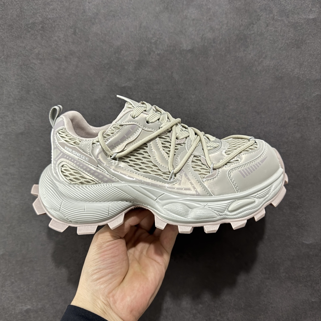 220  GG-CC Chunky Low休闲时尚运动厚底增高老爹鞋系列大长腿 时髦look轻松定格 不费力展现率性氛围 高档银盒
