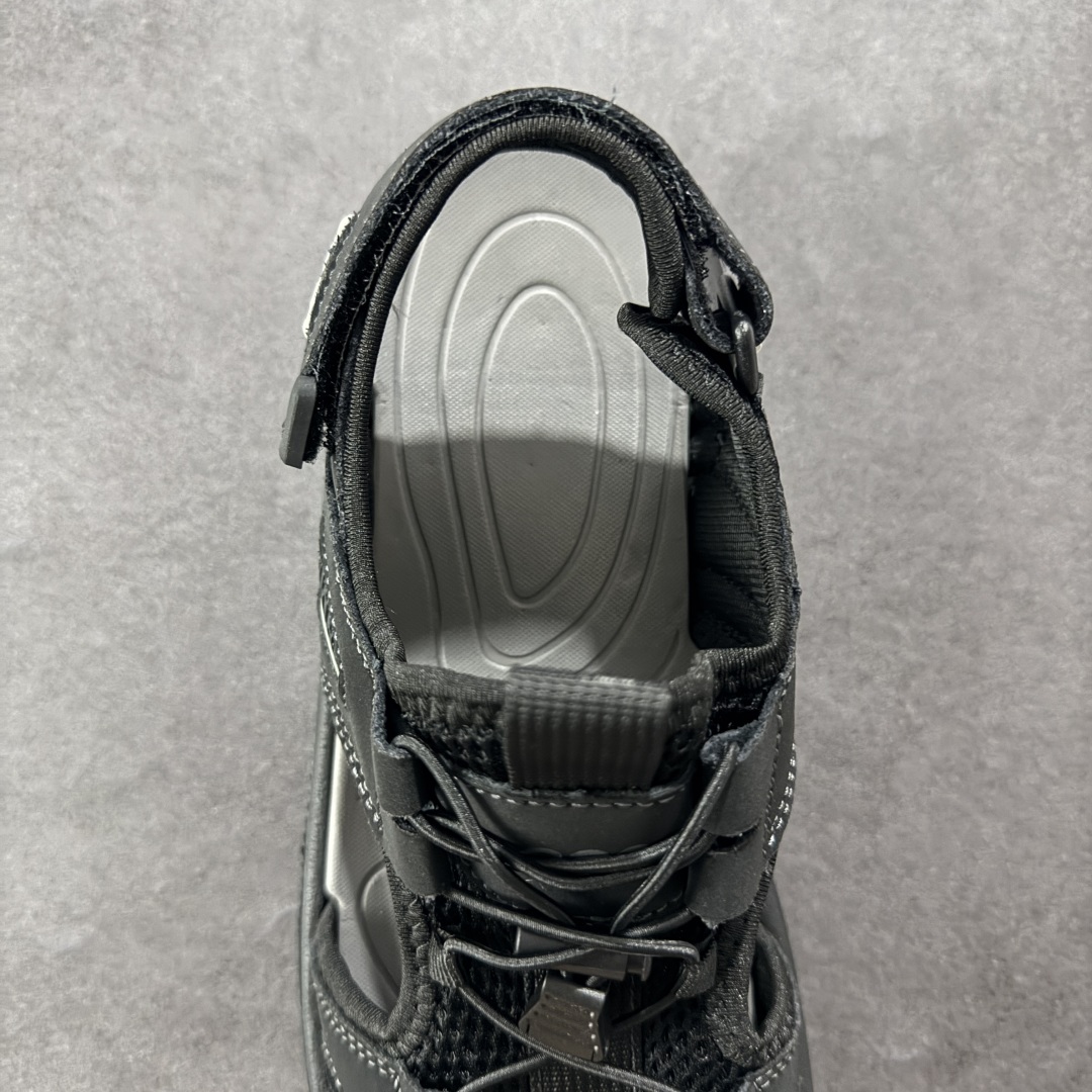 图片[7]-【公司级】ECCO爱步男鞋夏季新款户外凉鞋 沙滩鞋男鞋 越野系列 酷爽夏日出行 褪去厚重和繁琐的束缚 百看不厌的拼接鞋面，个性走势畅游盛夏 鞋面采用抽绳扣，适应各种脚型 防撞鞋头构造 橡胶半包结构 形成防撞保护 避免磕碰 采用MD按摩垫脚，U型结构包裹脚跟缓解疲劳 后跟魔术贴条 粘合强防止掉脚 回弹轻便鞋底 耐磨抗老化，具有较强抓地性和耐磨性，稳固支撑 尺码：38 39 40 41 42 43 44 45（皮鞋码）-选品中心