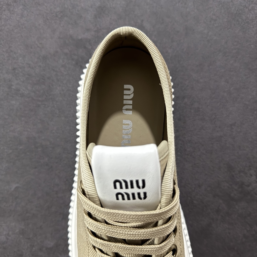 320  【广东纯原版本】Miumiu缪缪时装周Miu Miu 2025春夏系列秀场本季Miu Miu延续了该风格推出了专属款