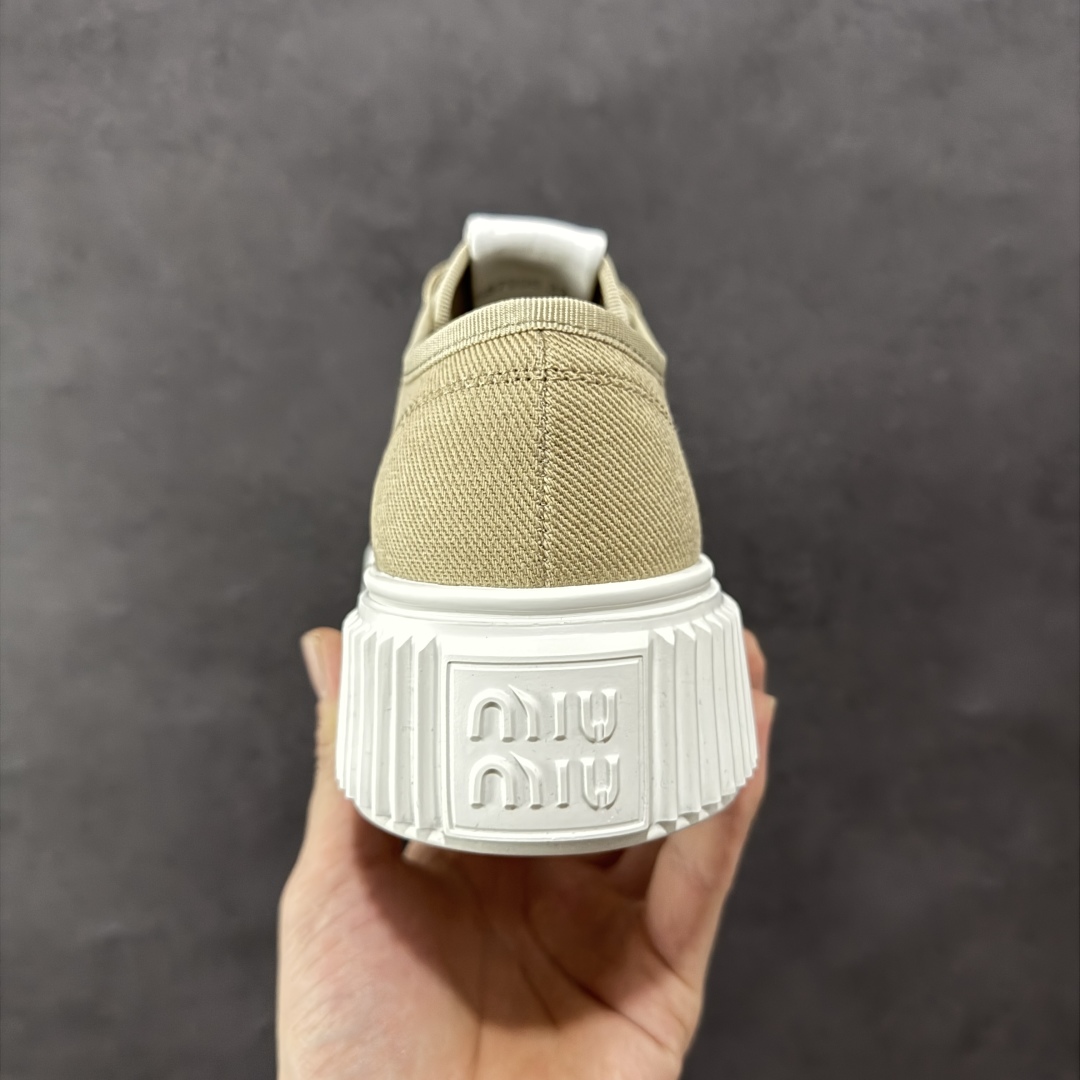 320  【广东纯原版本】Miumiu缪缪时装周Miu Miu 2025春夏系列秀场本季Miu Miu延续了该风格推出了专属款