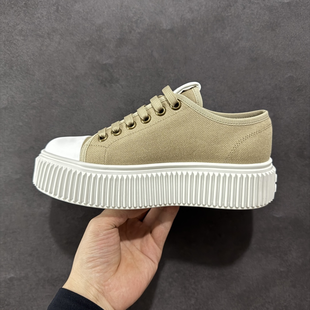 320  【广东纯原版本】Miumiu缪缪时装周Miu Miu 2025春夏系列秀场本季Miu Miu延续了该风格推出了专属款