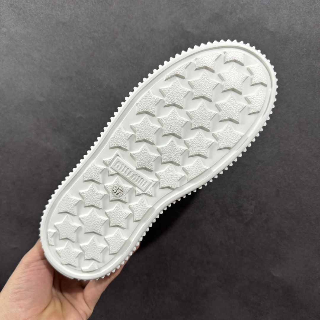 320  【广东纯原版本】Miumiu缪缪时装周Miu Miu 2025春夏系列秀场本季Miu Miu延续了该风格推出了专属款