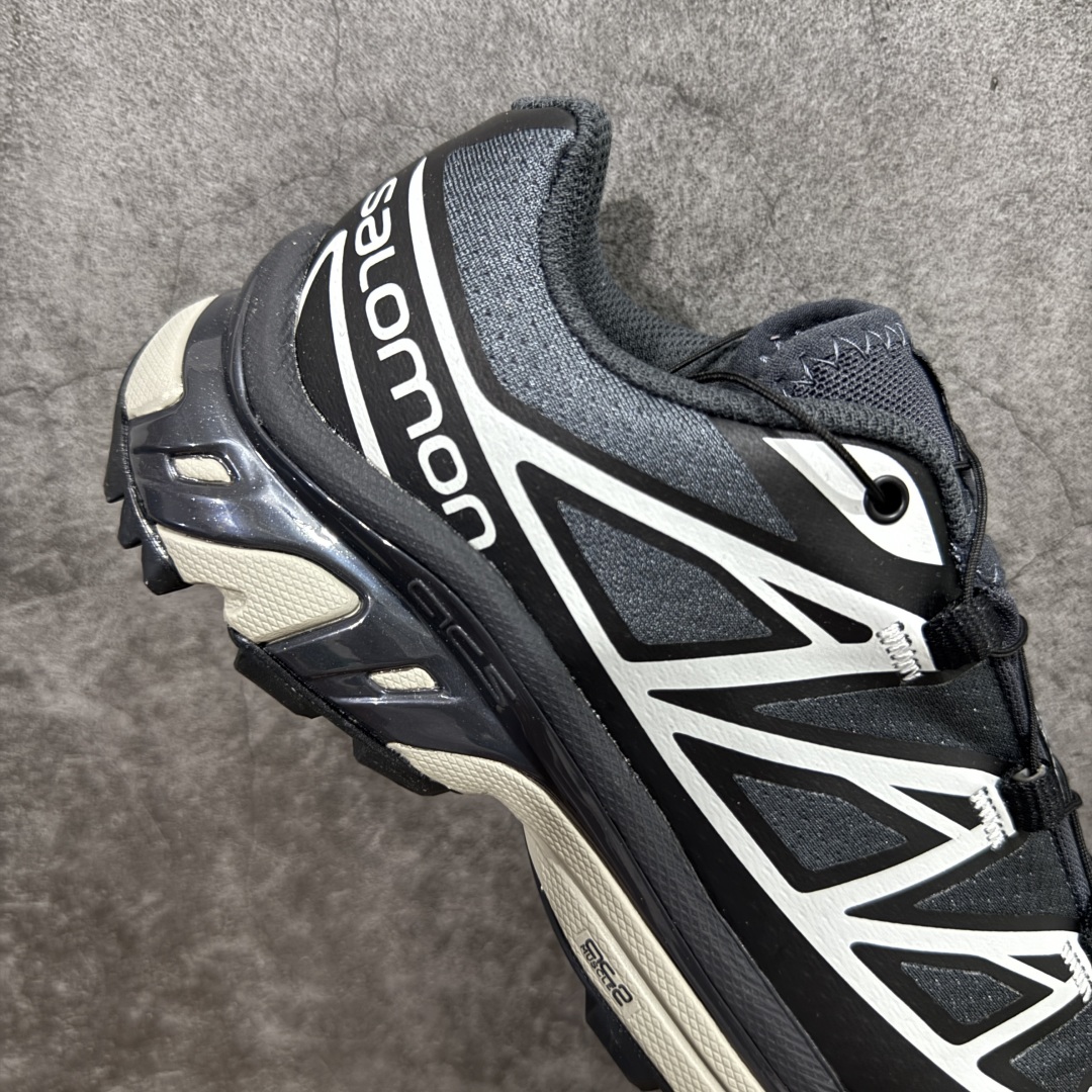 图片[7]-【w1原盒版本】 Salomon XT-6 DSM 萨洛蒙复古潮流户外机能登山跑鞋 黑灰 纯原外贸平台特供订单 升级出货 细节更优 耗时半年巨作 全套原纸板楦头开发 原厂特供网布配套加持 确保原汁原味 完美呈现版型 原档数据独家私模五层组合大底 男女鞋同步官方开发至46.5 原装Ortholite轻量化鞋垫 中底布带钢印编号 原厂TPU锁扣 进口港宝加持 后跟自然饱满 还原公司包裹性 鞋面以“锯齿”状的包裹系统呈现 在基色底之下加入了各种色点缀 将公司的最新技术和时尚前卫的造型融入耐用的长跑款式中 鞋面由 TPU 薄膜制成 并焊接在高耐磨网眼上 使其既时尚又坚固 由 ACS底盘支撑 可增强稳定性和支撑力 以及由橡胶凸耳 Contragrip外底覆盖的 EVA 缓冲中底 旨在应对崎岖的地形 鞋舌上的彩色Salomon 标签、Quicklace 系统以及鞋头、鞋舌和鞋跟上的附加品牌使细节更加完美 让穿着者可以轻松驾驭户外与通勤下的任何运动生活场景 无缝鞋身户外随意纵横 颜值与脚感兼备 出街通勤 绝对非常吸睛 你值得拥有 尺码：36-45-选品中心