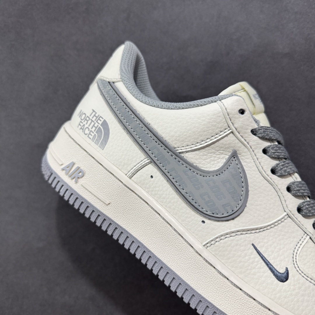 260 定制版海外限量发售！NIke Air Force 1 '07 Low “北面联名——CDG米灰勾”空军一号 低帮 运动鞋 休闲鞋 HH7518-052