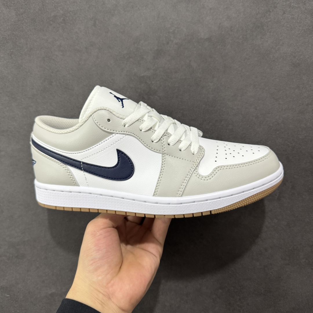 【小dt版本】Air Jordan AJ1 Low 低帮 白灰蓝 553558-146 全新流水线出品 DT版本唯一平替选择 市场第二梯队最强版 全部原鞋开发 原楦原纸板开发 全鞋电脑针车 原厂内置全掌气垫 原盒内在原标 唯一Zp原版鞋带绑法 免检产品 全新2022版型 全头层皮料 完美零毛边处理 原厂配置全掌气垫 价格定位良心 尺码：36 36.5 37.5 38 38.5 39 40 40.5 41 42 42.5 43 44 44.5 45 46-选品中心