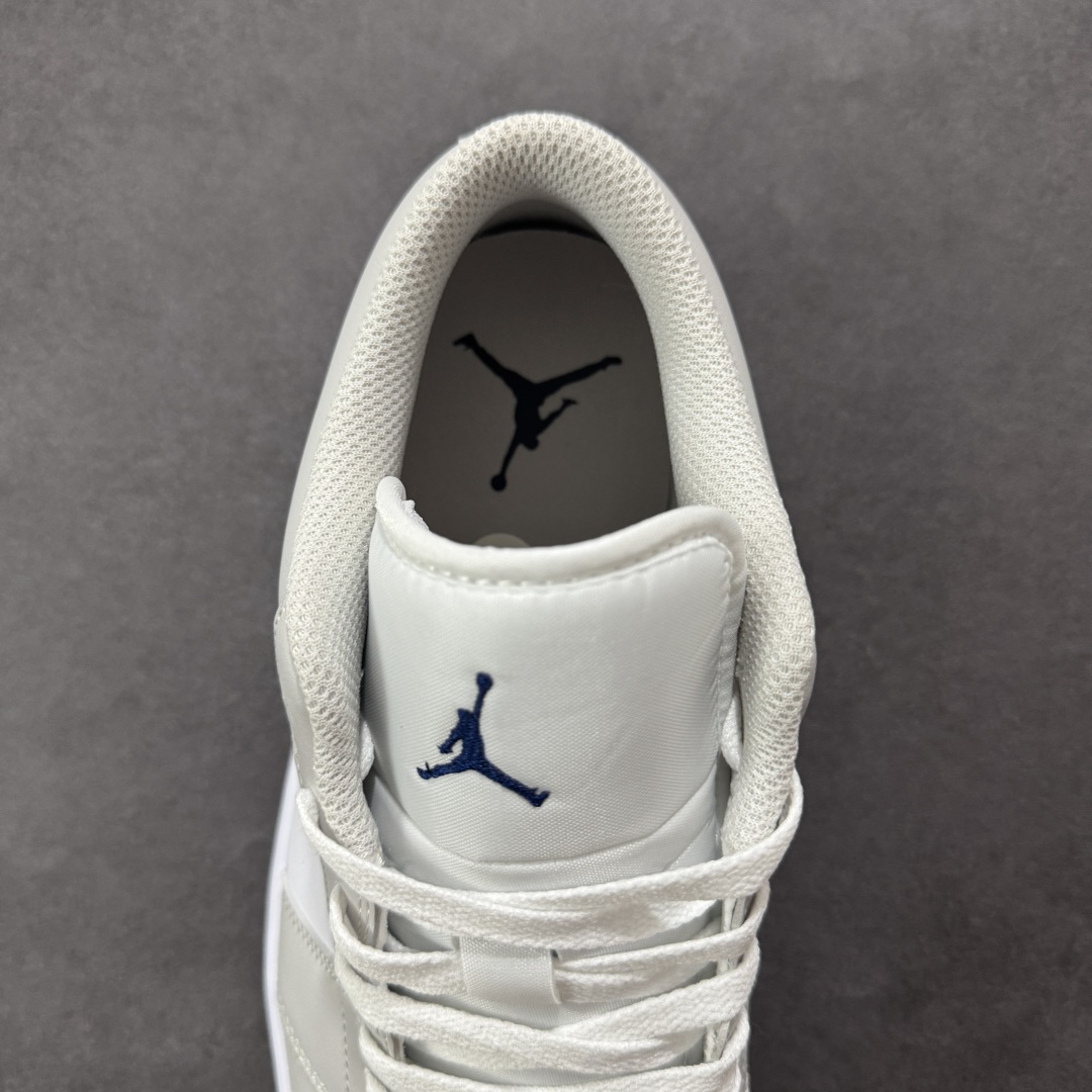 图片[7]-【小dt版本】Air Jordan AJ1 Low 低帮 白灰蓝 553558-146 全新流水线出品 DT版本唯一平替选择 市场第二梯队最强版 全部原鞋开发 原楦原纸板开发 全鞋电脑针车 原厂内置全掌气垫 原盒内在原标 唯一Zp原版鞋带绑法 免检产品 全新2022版型 全头层皮料 完美零毛边处理 原厂配置全掌气垫 价格定位良心 尺码：36 36.5 37.5 38 38.5 39 40 40.5 41 42 42.5 43 44 44.5 45 46-选品中心