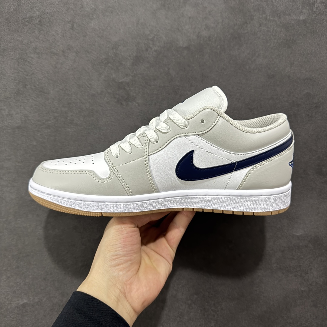 图片[2]-【小dt版本】Air Jordan AJ1 Low 低帮 白灰蓝 553558-146 全新流水线出品 DT版本唯一平替选择 市场第二梯队最强版 全部原鞋开发 原楦原纸板开发 全鞋电脑针车 原厂内置全掌气垫 原盒内在原标 唯一Zp原版鞋带绑法 免检产品 全新2022版型 全头层皮料 完美零毛边处理 原厂配置全掌气垫 价格定位良心 尺码：36 36.5 37.5 38 38.5 39 40 40.5 41 42 42.5 43 44 44.5 45 46-选品中心